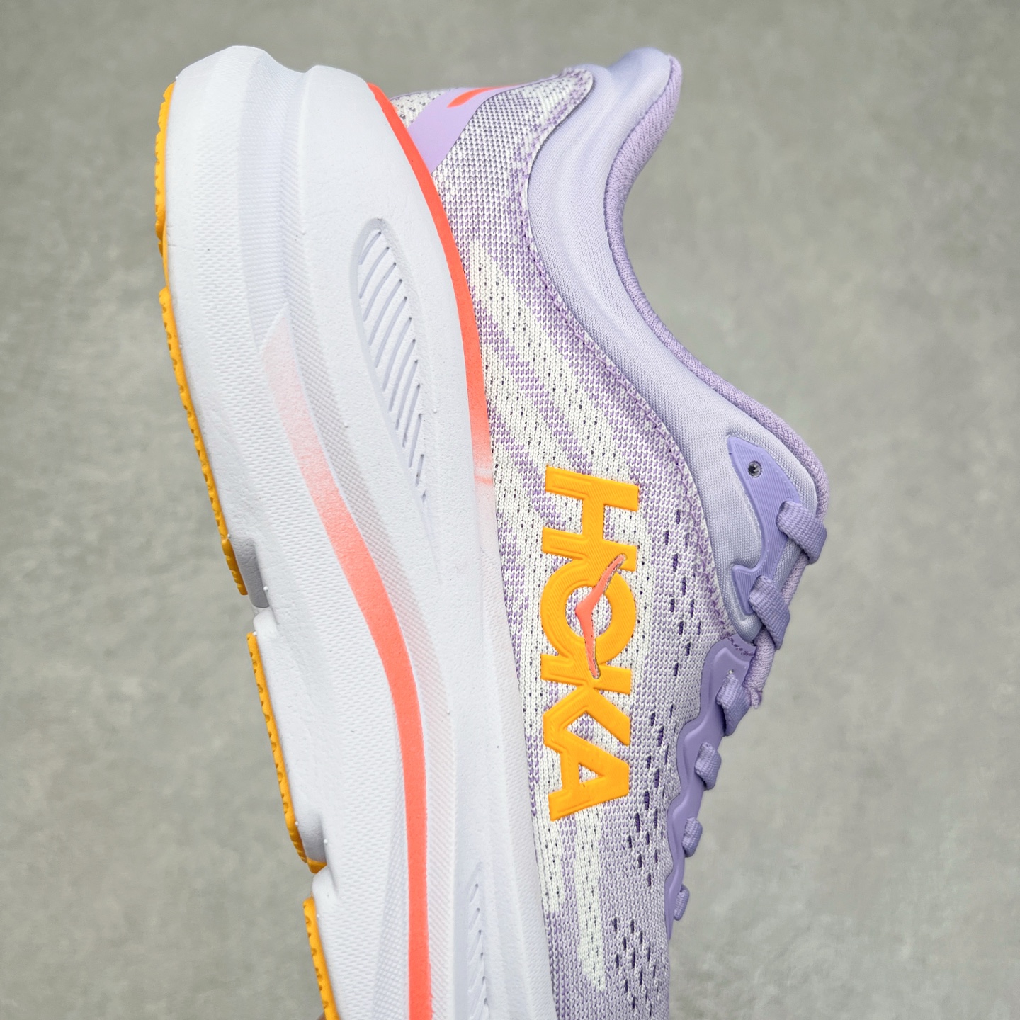 图片[6]-HOKA ONE ONE Bondi 9 WIDE 邦迪九代舒适防滑耐磨低帮休闲跑步鞋 HOKA ONE ONE是来自美国的跑步鞋知名品牌，创立于2009年，始终致力于为所有跑者提供更新、更好的跑步装备。相比常规跑鞋，HOKA ONE ONE特别研发使用性能独特的几何形跑鞋中底，此种鞋底更厚、更高、回弹性也更好，除了卓越的缓冲性能，它还能內各种阶段的跑者带来更具动感、更加稳定的跑步体验。HOKAONE ONE从设计之初就清楚意识到，要保证跑者步幅的均匀一致，双脚自然而然的运动至关重要。尺码：36 36.5 37.5 38 38.5 39 40 40.5 41 42 42.5 43 44 44.5 45-选品中心