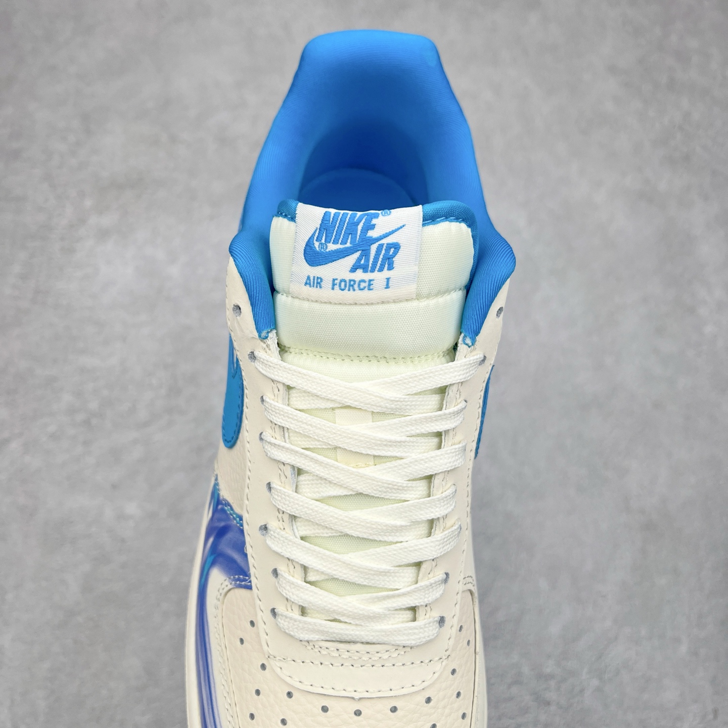 图片[5]-NK Air Force 1´07 Low 空军一号低帮百搭休闲运动板鞋 DF0188-049 柔软、弹性十足的缓震性能和出色的中底设计 横跨复古与现代的外型结合 造就出风靡全球 三十多年的Force 1 直到今天还深受青睐 实拍调校N版已经零色差零失真 百分百还原实物色彩所见即所得 不存在货不对板色差等低级问题 选购参考实物拍摄 不混卖不参货 只用心做好货严格选品 承诺混一赔十 尺码：36 36.5 37.5 38 38.5 39 40 40.5 41 42 42.5 43 44 44.5 45-选品中心