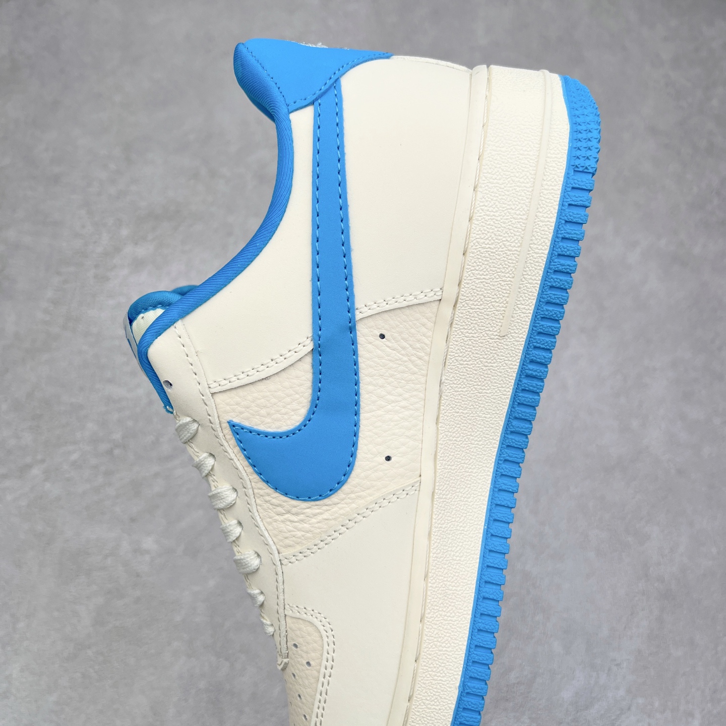 图片[7]-NK Air Force 1´07 Low 空军一号低帮百搭休闲运动板鞋 DF0188-049 柔软、弹性十足的缓震性能和出色的中底设计 横跨复古与现代的外型结合 造就出风靡全球 三十多年的Force 1 直到今天还深受青睐 实拍调校N版已经零色差零失真 百分百还原实物色彩所见即所得 不存在货不对板色差等低级问题 选购参考实物拍摄 不混卖不参货 只用心做好货严格选品 承诺混一赔十 尺码：36 36.5 37.5 38 38.5 39 40 40.5 41 42 42.5 43 44 44.5 45-选品中心