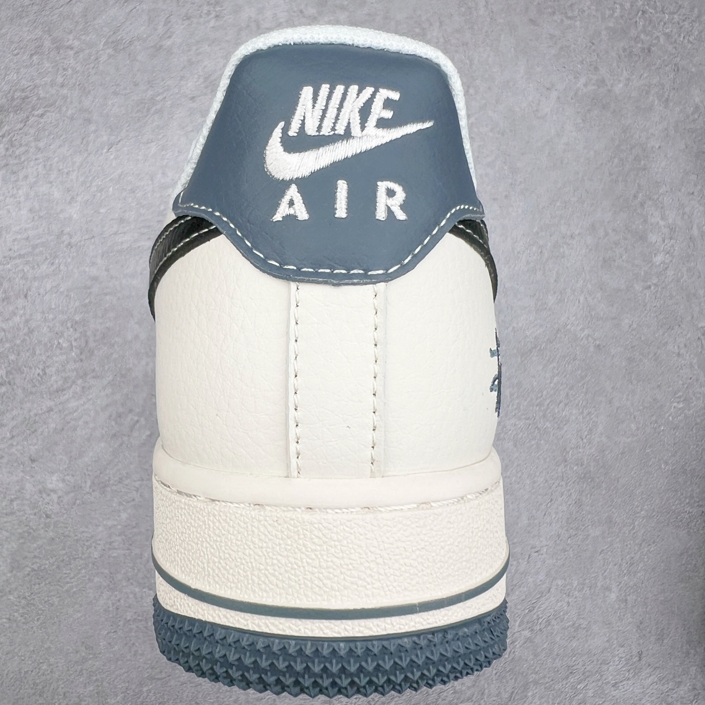 图片[8]-NK Air Force 1´07 Low 空军一号低帮百搭休闲运动板鞋 XZ6188-761 柔软、弹性十足的缓震性能和出色的中底设计 横跨复古与现代的外型结合 造就出风靡全球 三十多年的Force 1 直到今天还深受青睐 实拍调校N版已经零色差零失真 百分百还原实物色彩所见即所得 不存在货不对板色差等低级问题 选购参考实物拍摄 不混卖不参货 只用心做好货严格选品 承诺混一赔十 尺码：36 36.5 37.5 38 38.5 39 40 40.5 41 42 42.5 43 44 44.5 45-选品中心