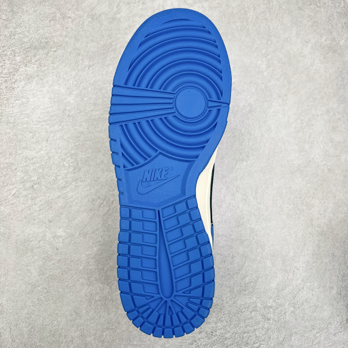 图片[9]-NK Dunk Low 定制配色 YX5066-271 大厂出品 极力推荐 原装头层材料 独家版型蒸餾加工帶來的是更好的视觉和脚感体验大厂纯原品质出货 清洁度 电绣工艺 皮料切割干净无任何毛边 细节完美 实拍调校N版已经零色差零失真 百分百还原实物色彩所见即所得 不存在货不对板色差等低级问题 选购参考实物拍摄 不混卖不参货 只用心做好货严格选品 承诺混一赔十 尺码：36 36.5 37.5 38 38.5 39 40 40.5 41 42 42.5 43 44 44.5 45-选品中心