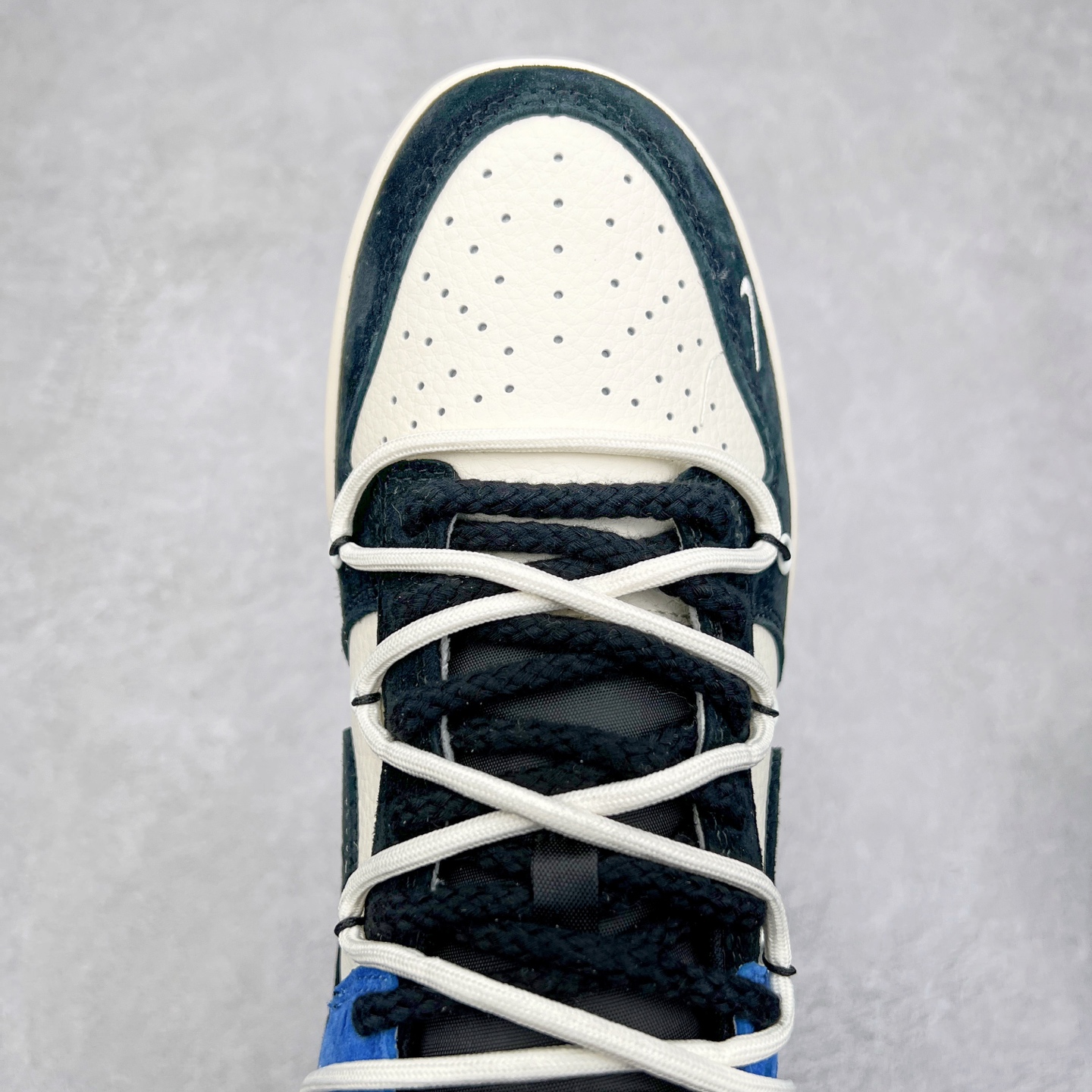 图片[4]-NK Dunk Low 定制配色 YX5066-271 大厂出品 极力推荐 原装头层材料 独家版型蒸餾加工帶來的是更好的视觉和脚感体验大厂纯原品质出货 清洁度 电绣工艺 皮料切割干净无任何毛边 细节完美 实拍调校N版已经零色差零失真 百分百还原实物色彩所见即所得 不存在货不对板色差等低级问题 选购参考实物拍摄 不混卖不参货 只用心做好货严格选品 承诺混一赔十 尺码：36 36.5 37.5 38 38.5 39 40 40.5 41 42 42.5 43 44 44.5 45-选品中心