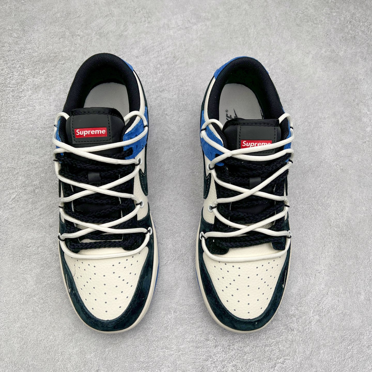 图片[2]-NK Dunk Low 定制配色 YX5066-271 大厂出品 极力推荐 原装头层材料 独家版型蒸餾加工帶來的是更好的视觉和脚感体验大厂纯原品质出货 清洁度 电绣工艺 皮料切割干净无任何毛边 细节完美 实拍调校N版已经零色差零失真 百分百还原实物色彩所见即所得 不存在货不对板色差等低级问题 选购参考实物拍摄 不混卖不参货 只用心做好货严格选品 承诺混一赔十 尺码：36 36.5 37.5 38 38.5 39 40 40.5 41 42 42.5 43 44 44.5 45-选品中心