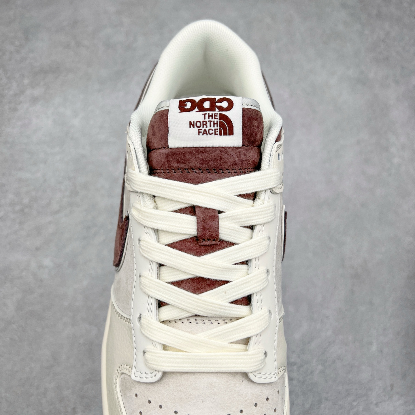 图片[5]-NK Dunk Low 定制配色 DQ1098-515 大厂出品 极力推荐 原装头层材料 独家版型蒸餾加工帶來的是更好的视觉和脚感体验大厂纯原品质出货 清洁度 电绣工艺 皮料切割干净无任何毛边 细节完美 实拍调校N版已经零色差零失真 百分百还原实物色彩所见即所得 不存在货不对板色差等低级问题 选购参考实物拍摄 不混卖不参货 只用心做好货严格选品 承诺混一赔十 尺码：36 36.5 37.5 38 38.5 39 40 40.5 41 42 42.5 43 44 44.5 45-选品中心