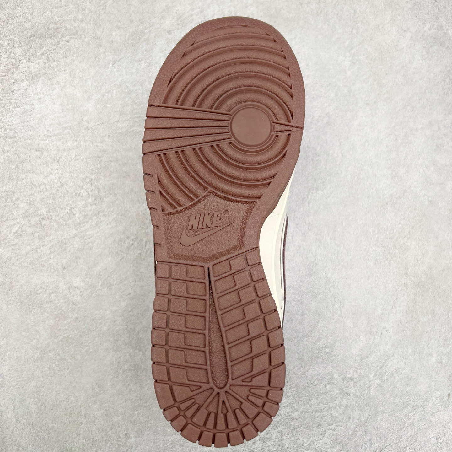 图片[9]-NK Dunk Low 定制配色 DQ1098-515 大厂出品 极力推荐 原装头层材料 独家版型蒸餾加工帶來的是更好的视觉和脚感体验大厂纯原品质出货 清洁度 电绣工艺 皮料切割干净无任何毛边 细节完美 实拍调校N版已经零色差零失真 百分百还原实物色彩所见即所得 不存在货不对板色差等低级问题 选购参考实物拍摄 不混卖不参货 只用心做好货严格选品 承诺混一赔十 尺码：36 36.5 37.5 38 38.5 39 40 40.5 41 42 42.5 43 44 44.5 45-选品中心