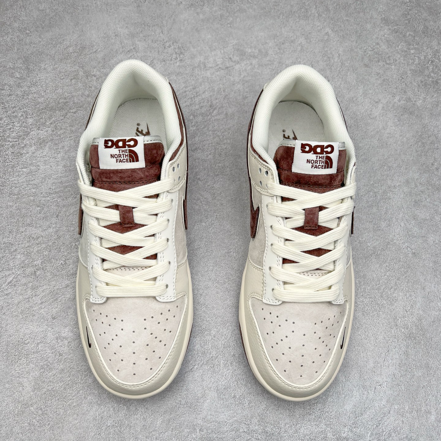 图片[2]-NK Dunk Low 定制配色 DQ1098-515 大厂出品 极力推荐 原装头层材料 独家版型蒸餾加工帶來的是更好的视觉和脚感体验大厂纯原品质出货 清洁度 电绣工艺 皮料切割干净无任何毛边 细节完美 实拍调校N版已经零色差零失真 百分百还原实物色彩所见即所得 不存在货不对板色差等低级问题 选购参考实物拍摄 不混卖不参货 只用心做好货严格选品 承诺混一赔十 尺码：36 36.5 37.5 38 38.5 39 40 40.5 41 42 42.5 43 44 44.5 45-选品中心