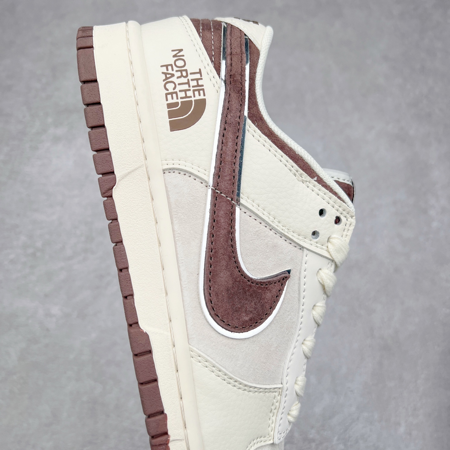 图片[6]-NK Dunk Low 定制配色 DQ1098-515 大厂出品 极力推荐 原装头层材料 独家版型蒸餾加工帶來的是更好的视觉和脚感体验大厂纯原品质出货 清洁度 电绣工艺 皮料切割干净无任何毛边 细节完美 实拍调校N版已经零色差零失真 百分百还原实物色彩所见即所得 不存在货不对板色差等低级问题 选购参考实物拍摄 不混卖不参货 只用心做好货严格选品 承诺混一赔十 尺码：36 36.5 37.5 38 38.5 39 40 40.5 41 42 42.5 43 44 44.5 45-选品中心