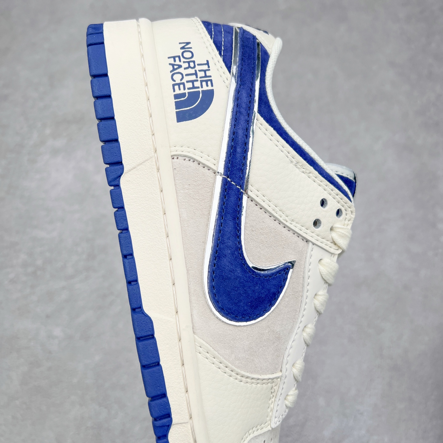 图片[6]-NK Dunk Low 定制配色 DQ1098-512 大厂出品 极力推荐 原装头层材料 独家版型蒸餾加工帶來的是更好的视觉和脚感体验大厂纯原品质出货 清洁度 电绣工艺 皮料切割干净无任何毛边 细节完美 实拍调校N版已经零色差零失真 百分百还原实物色彩所见即所得 不存在货不对板色差等低级问题 选购参考实物拍摄 不混卖不参货 只用心做好货严格选品 承诺混一赔十 尺码：36 36.5 37.5 38 38.5 39 40 40.5 41 42 42.5 43 44 44.5 45-选品中心