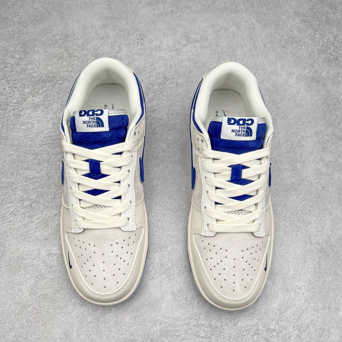 图片[2]-NK Dunk Low 定制配色 DQ1098-512 大厂出品 极力推荐 原装头层材料 独家版型蒸餾加工帶來的是更好的视觉和脚感体验大厂纯原品质出货 清洁度 电绣工艺 皮料切割干净无任何毛边 细节完美 实拍调校N版已经零色差零失真 百分百还原实物色彩所见即所得 不存在货不对板色差等低级问题 选购参考实物拍摄 不混卖不参货 只用心做好货严格选品 承诺混一赔十 尺码：36 36.5 37.5 38 38.5 39 40 40.5 41 42 42.5 43 44 44.5 45-选品中心