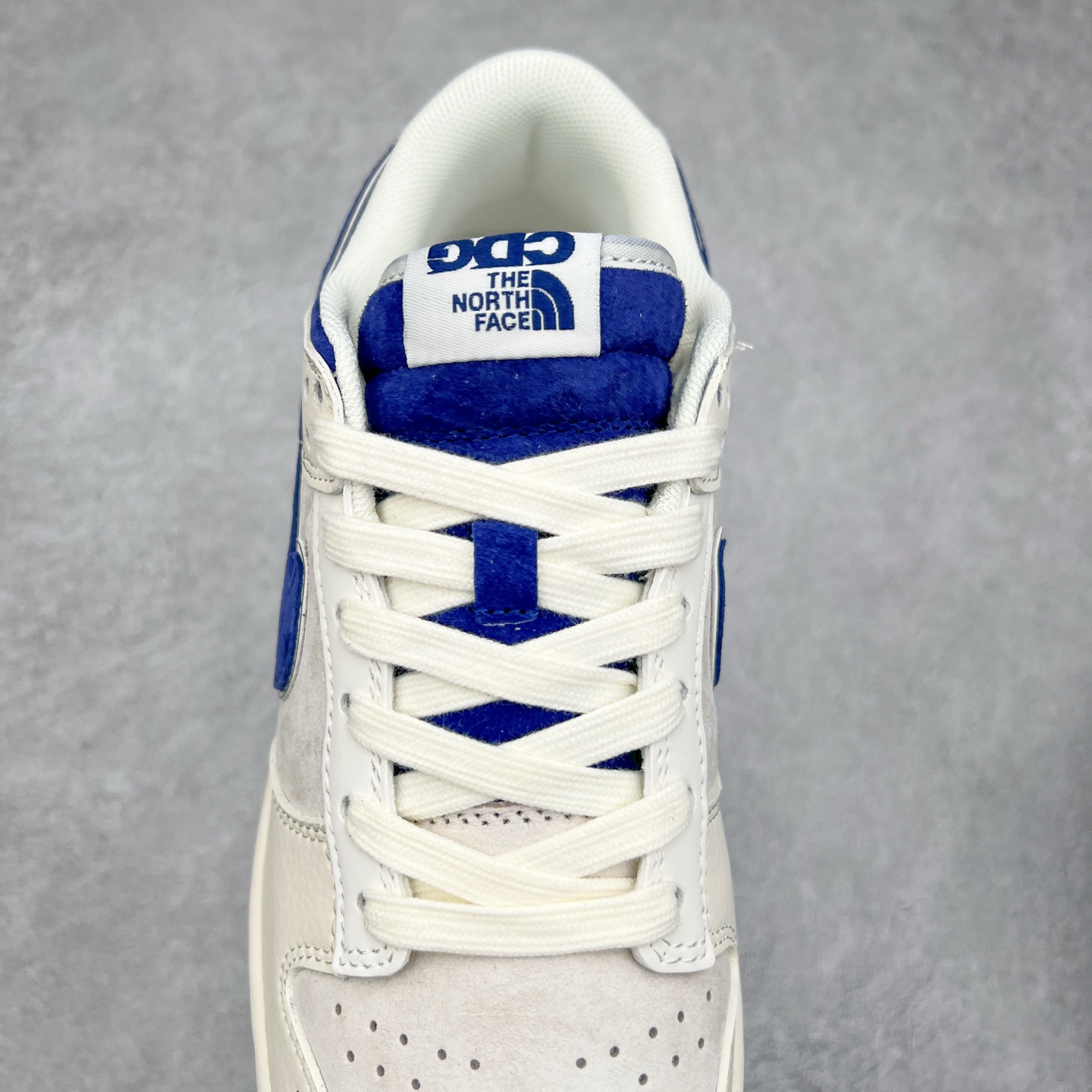 图片[5]-NK Dunk Low 定制配色 DQ1098-512 大厂出品 极力推荐 原装头层材料 独家版型蒸餾加工帶來的是更好的视觉和脚感体验大厂纯原品质出货 清洁度 电绣工艺 皮料切割干净无任何毛边 细节完美 实拍调校N版已经零色差零失真 百分百还原实物色彩所见即所得 不存在货不对板色差等低级问题 选购参考实物拍摄 不混卖不参货 只用心做好货严格选品 承诺混一赔十 尺码：36 36.5 37.5 38 38.5 39 40 40.5 41 42 42.5 43 44 44.5 45-选品中心