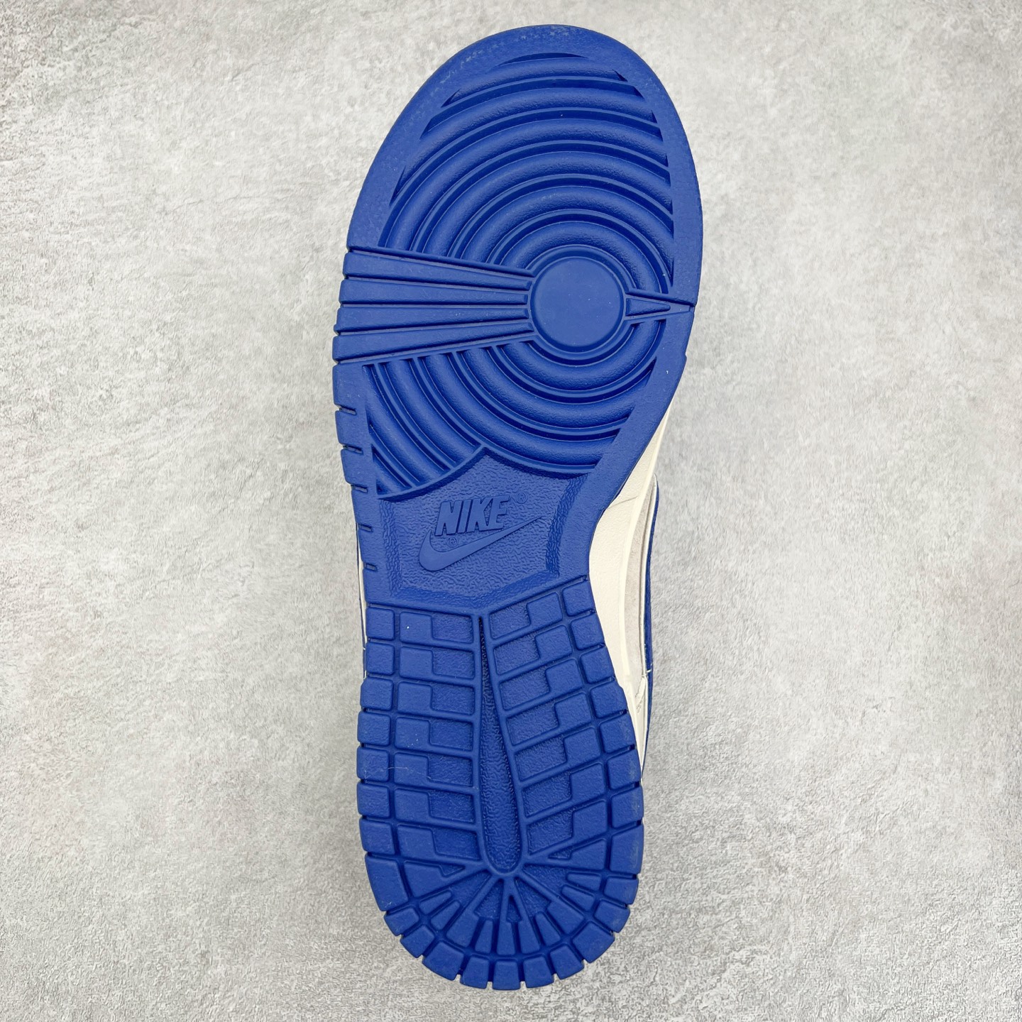 图片[9]-NK Dunk Low 定制配色 DQ1098-512 大厂出品 极力推荐 原装头层材料 独家版型蒸餾加工帶來的是更好的视觉和脚感体验大厂纯原品质出货 清洁度 电绣工艺 皮料切割干净无任何毛边 细节完美 实拍调校N版已经零色差零失真 百分百还原实物色彩所见即所得 不存在货不对板色差等低级问题 选购参考实物拍摄 不混卖不参货 只用心做好货严格选品 承诺混一赔十 尺码：36 36.5 37.5 38 38.5 39 40 40.5 41 42 42.5 43 44 44.5 45-选品中心