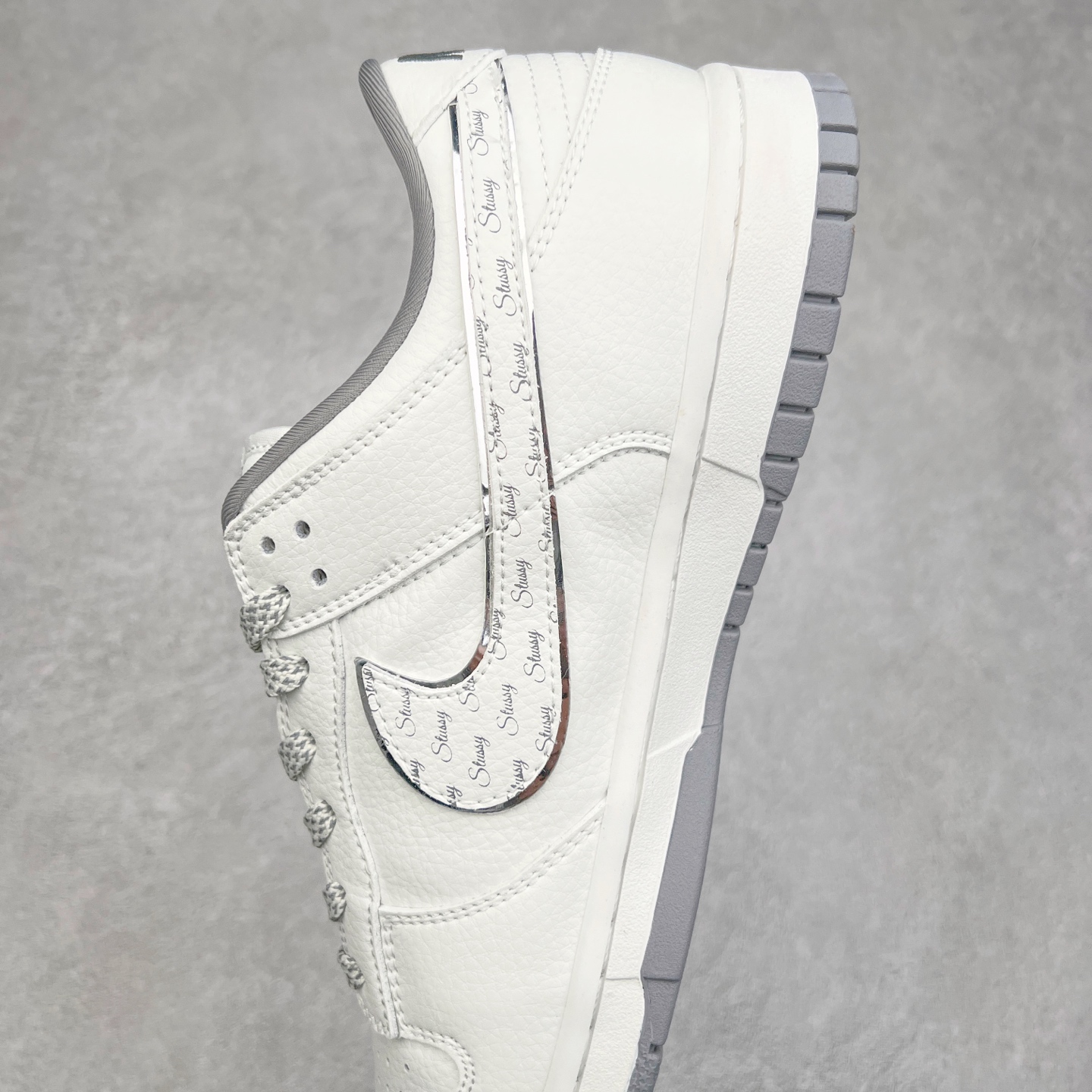 图片[7]-NK Dunk Low 定制配色 CS1688-103 大厂出品 极力推荐 原装头层材料 独家版型蒸餾加工帶來的是更好的视觉和脚感体验大厂纯原品质出货 清洁度 电绣工艺 皮料切割干净无任何毛边 细节完美 实拍调校N版已经零色差零失真 百分百还原实物色彩所见即所得 不存在货不对板色差等低级问题 选购参考实物拍摄 不混卖不参货 只用心做好货严格选品 承诺混一赔十 尺码：36 36.5 37.5 38 38.5 39 40 40.5 41 42 42.5 43 44 44.5 45-选品中心