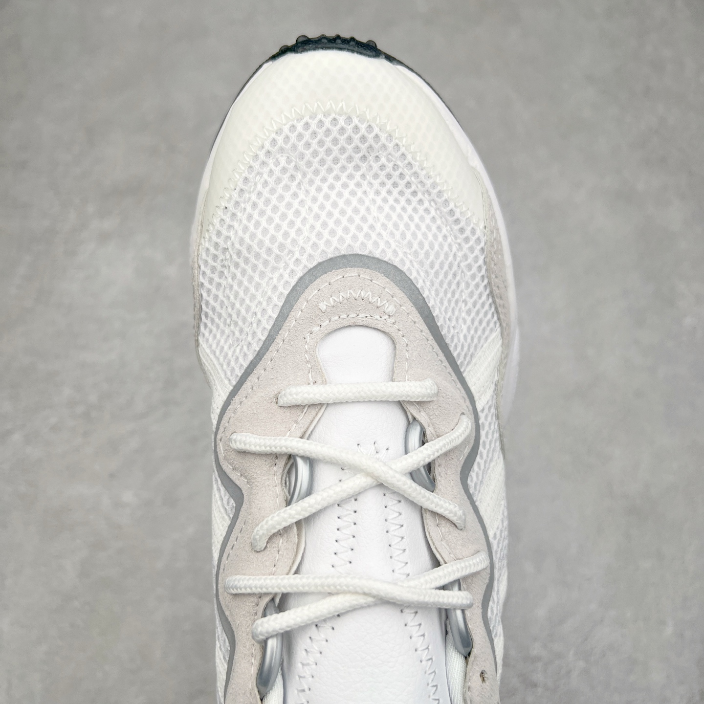 图片[4]-AD Originals OZWEEGO 简版椰子3M反光皮面水管复古老爹鞋 鞋面透气织物与出众皮革相互拼接 营造丰富层次 中底 adiPRENE+ 则提供穿着过程中的优良支撑 进一步提升舒适度 特别之处在于后跟半透明导管加持 个性又独特 最后辅以醒目色调营造强烈视觉反差 不凡的吸睛效果让人过目难忘 尺码：36 36.5 37 38 38.5 39 40 40.5 41 42 42.5 43 44 44.5 45-选品中心