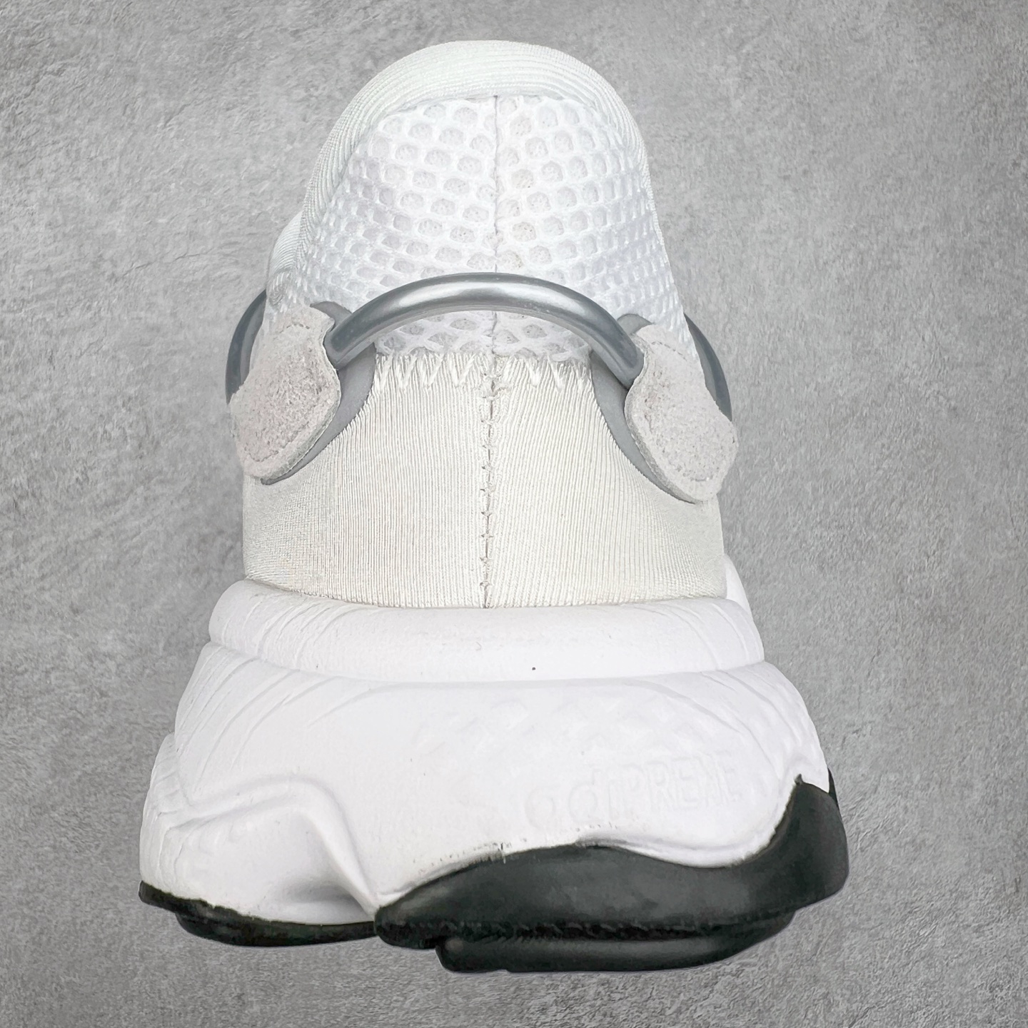 图片[8]-AD Originals OZWEEGO 简版椰子3M反光皮面水管复古老爹鞋 鞋面透气织物与出众皮革相互拼接 营造丰富层次 中底 adiPRENE+ 则提供穿着过程中的优良支撑 进一步提升舒适度 特别之处在于后跟半透明导管加持 个性又独特 最后辅以醒目色调营造强烈视觉反差 不凡的吸睛效果让人过目难忘 尺码：36 36.5 37 38 38.5 39 40 40.5 41 42 42.5 43 44 44.5 45-选品中心