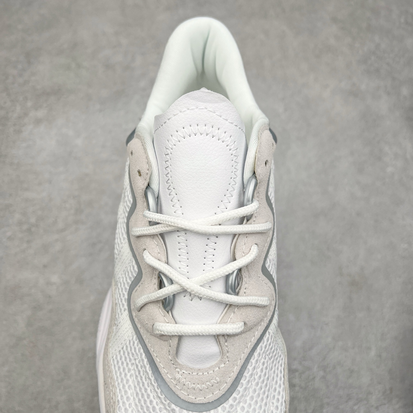 图片[5]-AD Originals OZWEEGO 简版椰子3M反光皮面水管复古老爹鞋 鞋面透气织物与出众皮革相互拼接 营造丰富层次 中底 adiPRENE+ 则提供穿着过程中的优良支撑 进一步提升舒适度 特别之处在于后跟半透明导管加持 个性又独特 最后辅以醒目色调营造强烈视觉反差 不凡的吸睛效果让人过目难忘 尺码：36 36.5 37 38 38.5 39 40 40.5 41 42 42.5 43 44 44.5 45-选品中心