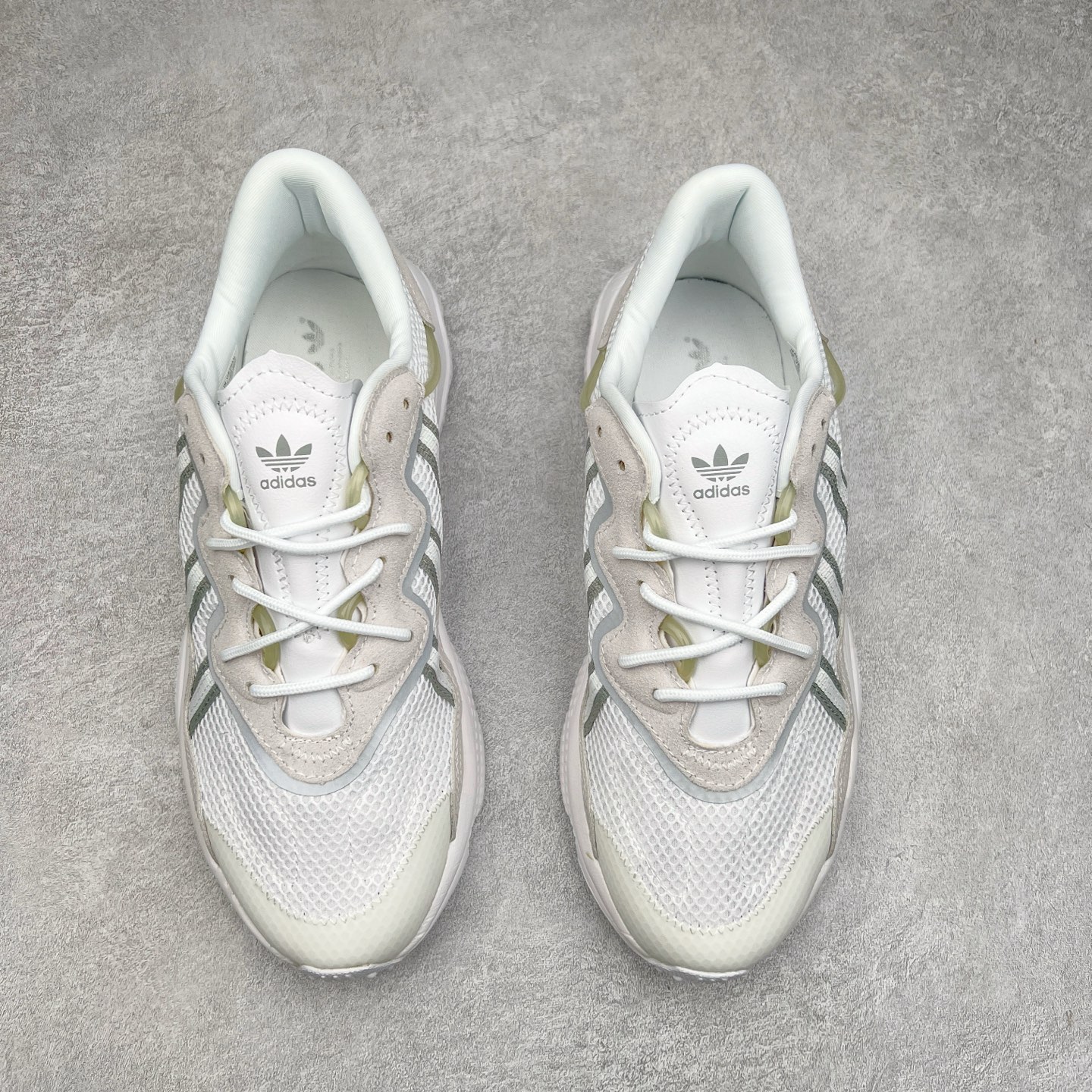 图片[2]-AD Originals OZWEEGO 简版椰子3M反光皮面水管复古老爹鞋 鞋面透气织物与出众皮革相互拼接 营造丰富层次 中底 adiPRENE+ 则提供穿着过程中的优良支撑 进一步提升舒适度 特别之处在于后跟半透明导管加持 个性又独特 最后辅以醒目色调营造强烈视觉反差 不凡的吸睛效果让人过目难忘 尺码：36 36.5 37 38 38.5 39 40 40.5 41 42 42.5 43 44 44.5 45-选品中心