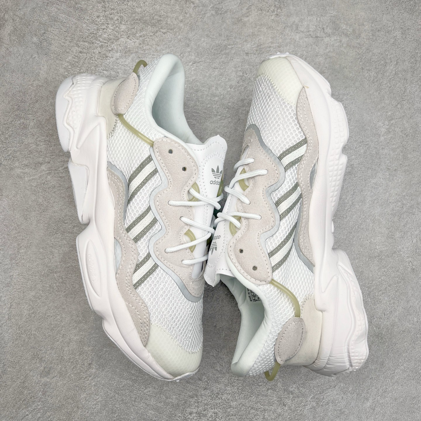 图片[3]-AD Originals OZWEEGO 简版椰子3M反光皮面水管复古老爹鞋 鞋面透气织物与出众皮革相互拼接 营造丰富层次 中底 adiPRENE+ 则提供穿着过程中的优良支撑 进一步提升舒适度 特别之处在于后跟半透明导管加持 个性又独特 最后辅以醒目色调营造强烈视觉反差 不凡的吸睛效果让人过目难忘 尺码：36 36.5 37 38 38.5 39 40 40.5 41 42 42.5 43 44 44.5 45-选品中心