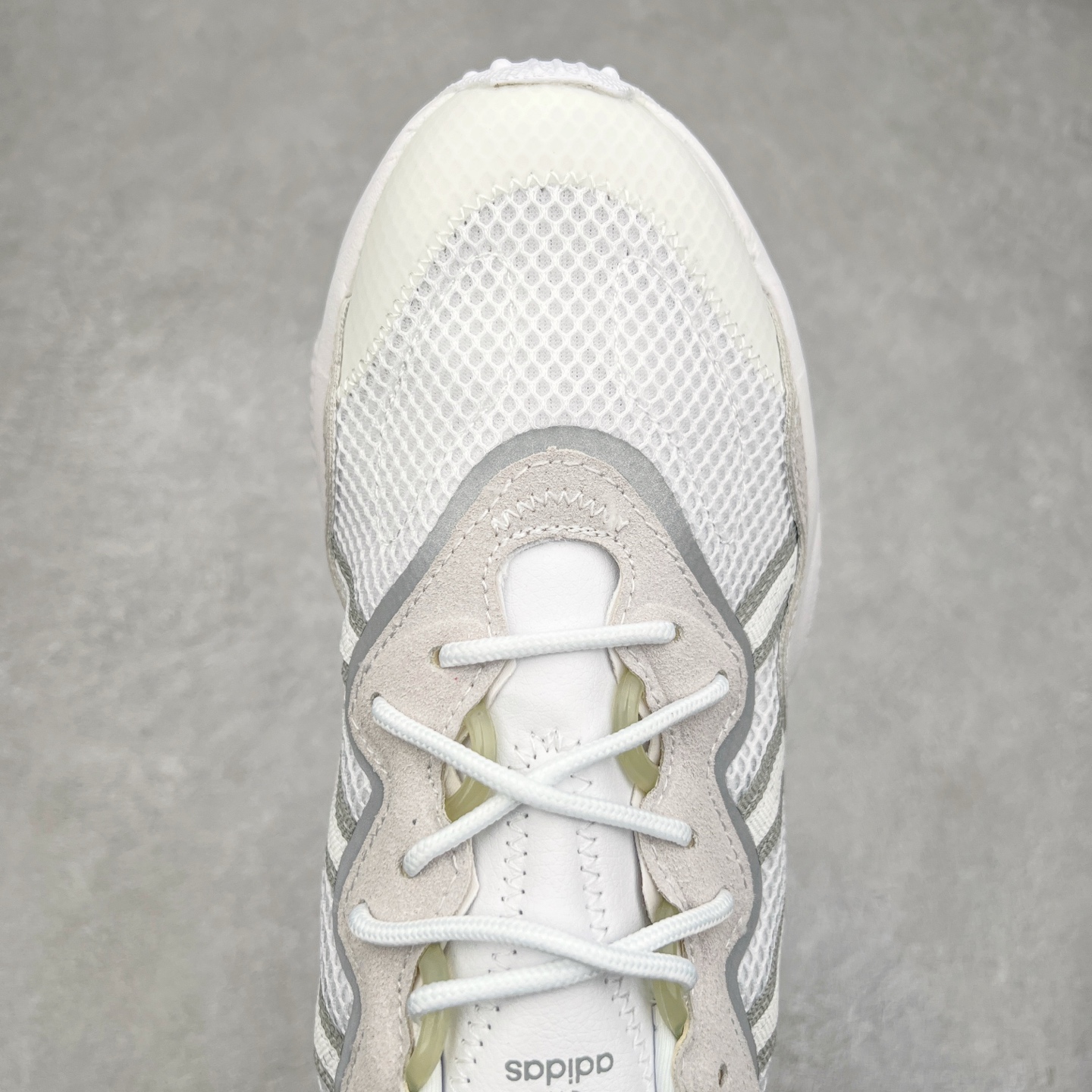 图片[4]-AD Originals OZWEEGO 简版椰子3M反光皮面水管复古老爹鞋 鞋面透气织物与出众皮革相互拼接 营造丰富层次 中底 adiPRENE+ 则提供穿着过程中的优良支撑 进一步提升舒适度 特别之处在于后跟半透明导管加持 个性又独特 最后辅以醒目色调营造强烈视觉反差 不凡的吸睛效果让人过目难忘 尺码：36 36.5 37 38 38.5 39 40 40.5 41 42 42.5 43 44 44.5 45-选品中心