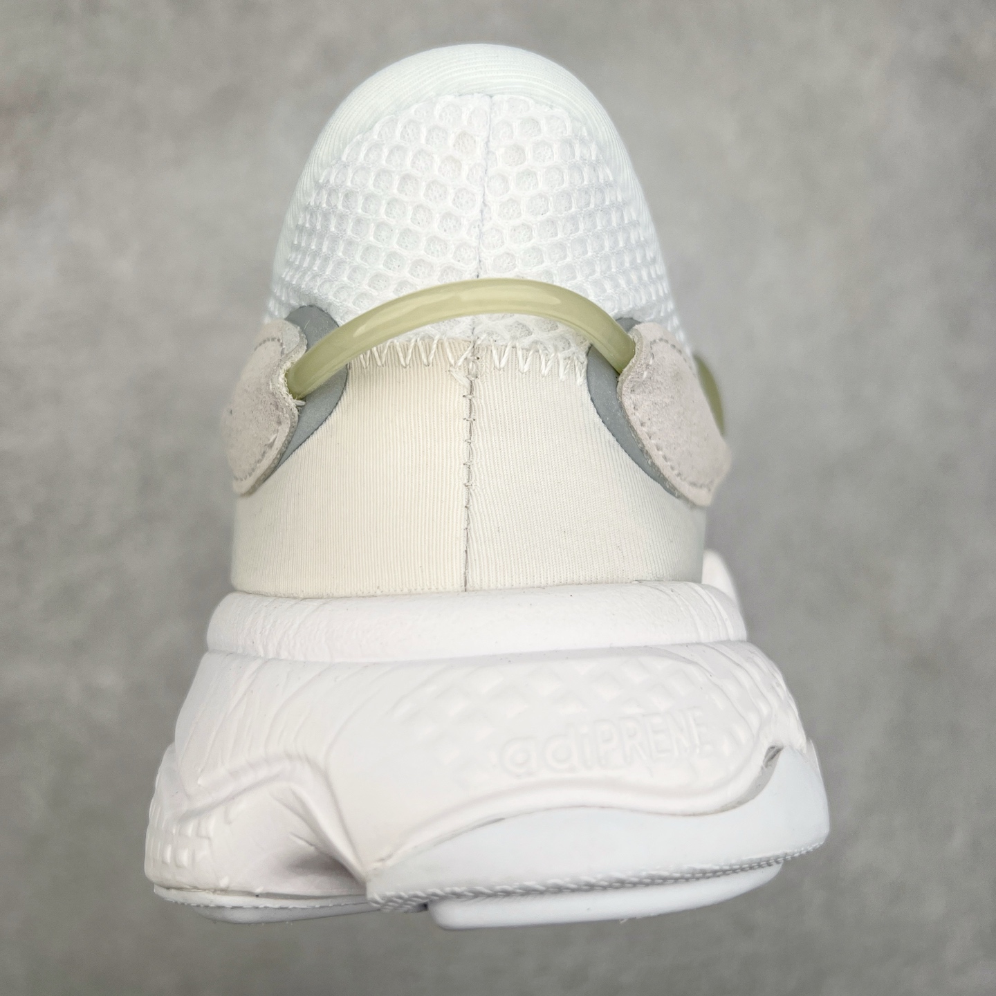 图片[8]-AD Originals OZWEEGO 简版椰子3M反光皮面水管复古老爹鞋 鞋面透气织物与出众皮革相互拼接 营造丰富层次 中底 adiPRENE+ 则提供穿着过程中的优良支撑 进一步提升舒适度 特别之处在于后跟半透明导管加持 个性又独特 最后辅以醒目色调营造强烈视觉反差 不凡的吸睛效果让人过目难忘 尺码：36 36.5 37 38 38.5 39 40 40.5 41 42 42.5 43 44 44.5 45-选品中心