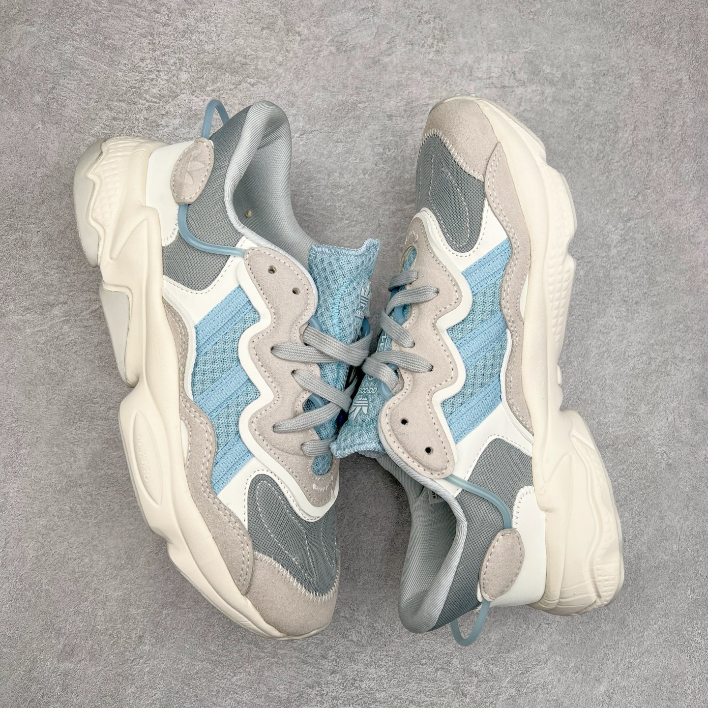 图片[3]-AD Originals OZWEEGO 简版椰子3M反光皮面水管复古老爹鞋 鞋面透气织物与出众皮革相互拼接 营造丰富层次 中底 adiPRENE+ 则提供穿着过程中的优良支撑 进一步提升舒适度 特别之处在于后跟半透明导管加持 个性又独特 最后辅以醒目色调营造强烈视觉反差 不凡的吸睛效果让人过目难忘 尺码：36 36.5 37 38 38.5 39 40 40.5 41 42 42.5 43 44 44.5 45-选品中心