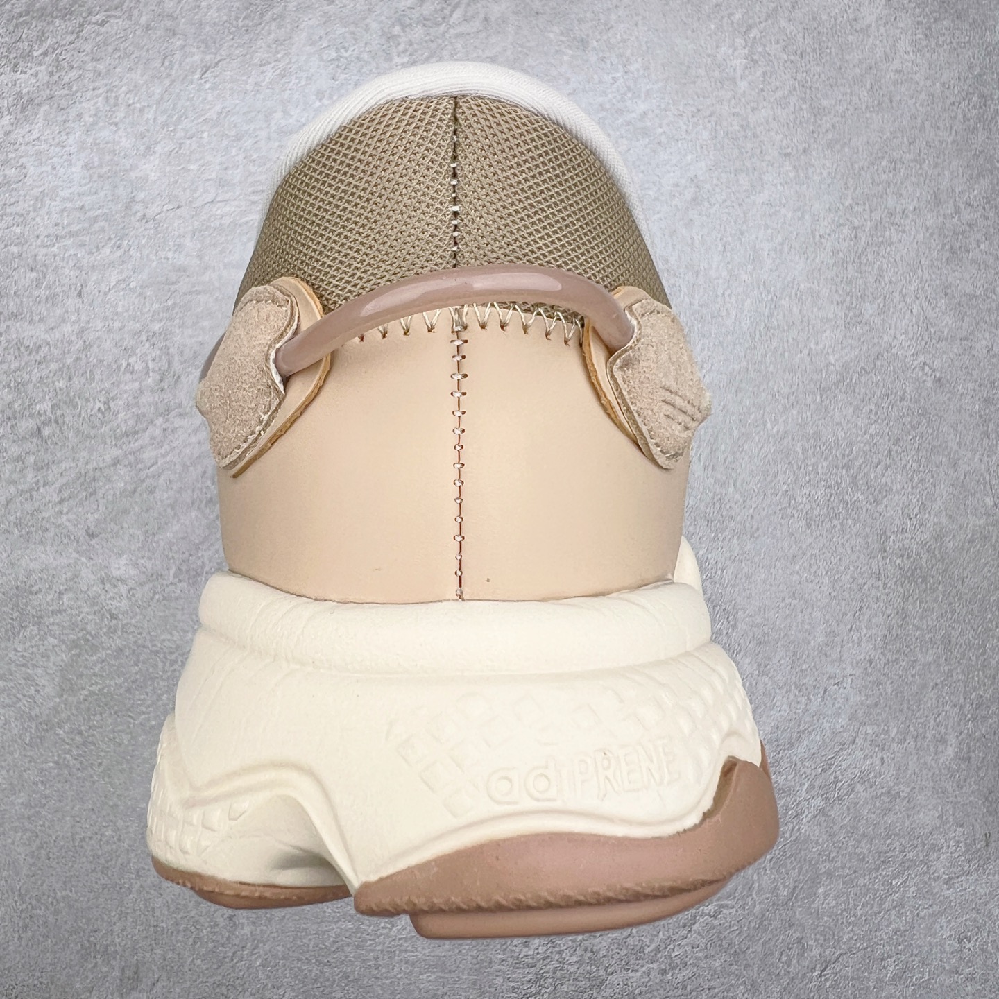 图片[8]-AD Originals OZWEEGO 简版椰子3M反光皮面水管复古老爹鞋 鞋面透气织物与出众皮革相互拼接 营造丰富层次 中底 adiPRENE+ 则提供穿着过程中的优良支撑 进一步提升舒适度 特别之处在于后跟半透明导管加持 个性又独特 最后辅以醒目色调营造强烈视觉反差 不凡的吸睛效果让人过目难忘 尺码：36 36.5 37 38 38.5 39 40 40.5 41 42 42.5 43 44 44.5 45-选品中心