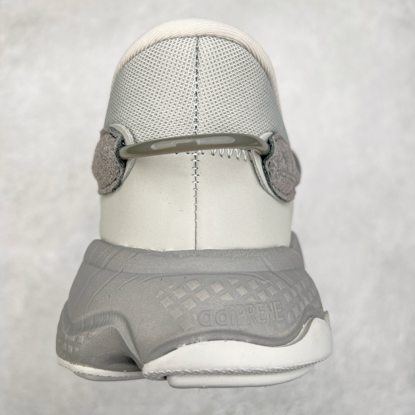 图片[8]-AD Originals OZWEEGO 简版椰子3M反光皮面水管复古老爹鞋 鞋面透气织物与出众皮革相互拼接 营造丰富层次 中底 adiPRENE+ 则提供穿着过程中的优良支撑 进一步提升舒适度 特别之处在于后跟半透明导管加持 个性又独特 最后辅以醒目色调营造强烈视觉反差 不凡的吸睛效果让人过目难忘 尺码：36 36.5 37 38 38.5 39 40 40.5 41 42 42.5 43 44 44.5 45-选品中心