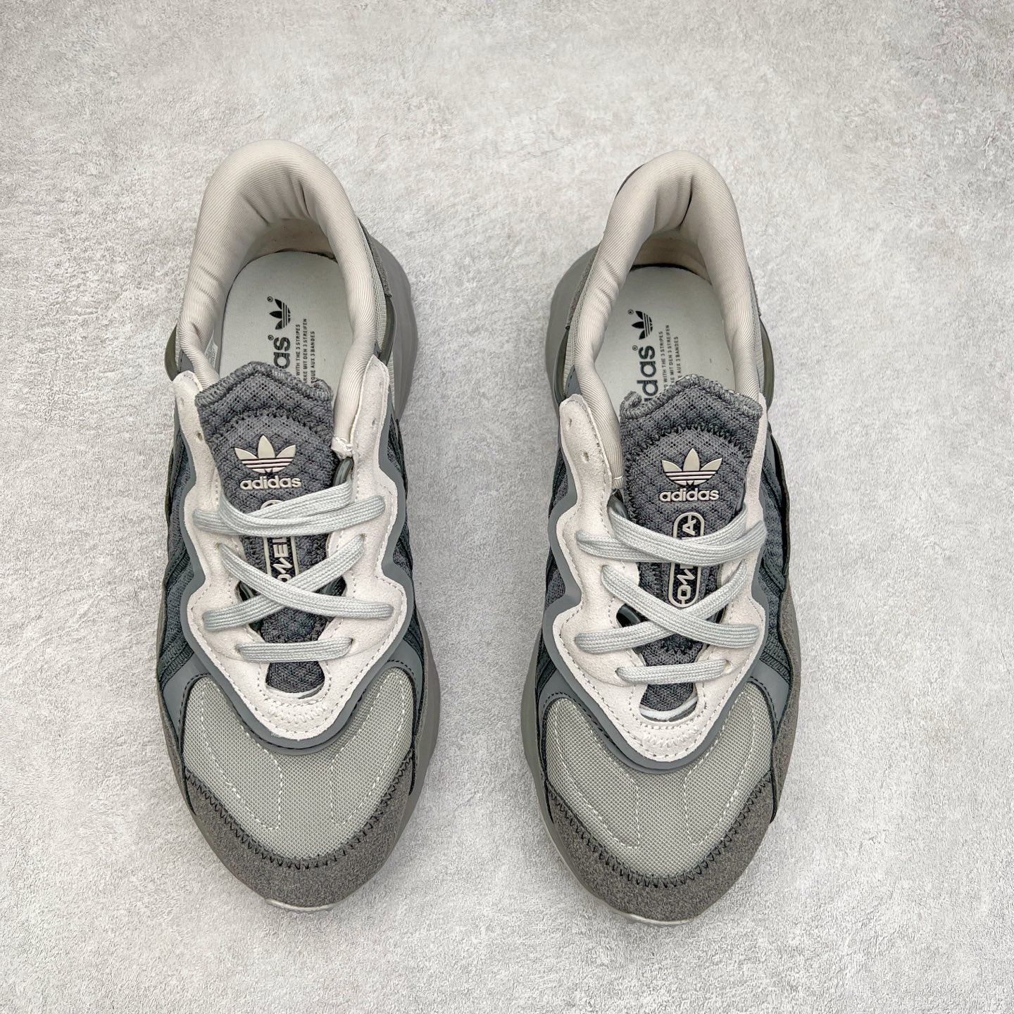 图片[2]-AD Originals OZWEEGO 简版椰子3M反光皮面水管复古老爹鞋 鞋面透气织物与出众皮革相互拼接 营造丰富层次 中底 adiPRENE+ 则提供穿着过程中的优良支撑 进一步提升舒适度 特别之处在于后跟半透明导管加持 个性又独特 最后辅以醒目色调营造强烈视觉反差 不凡的吸睛效果让人过目难忘 尺码：36 36.5 37 38 38.5 39 40 40.5 41 42 42.5 43 44 44.5 45-选品中心