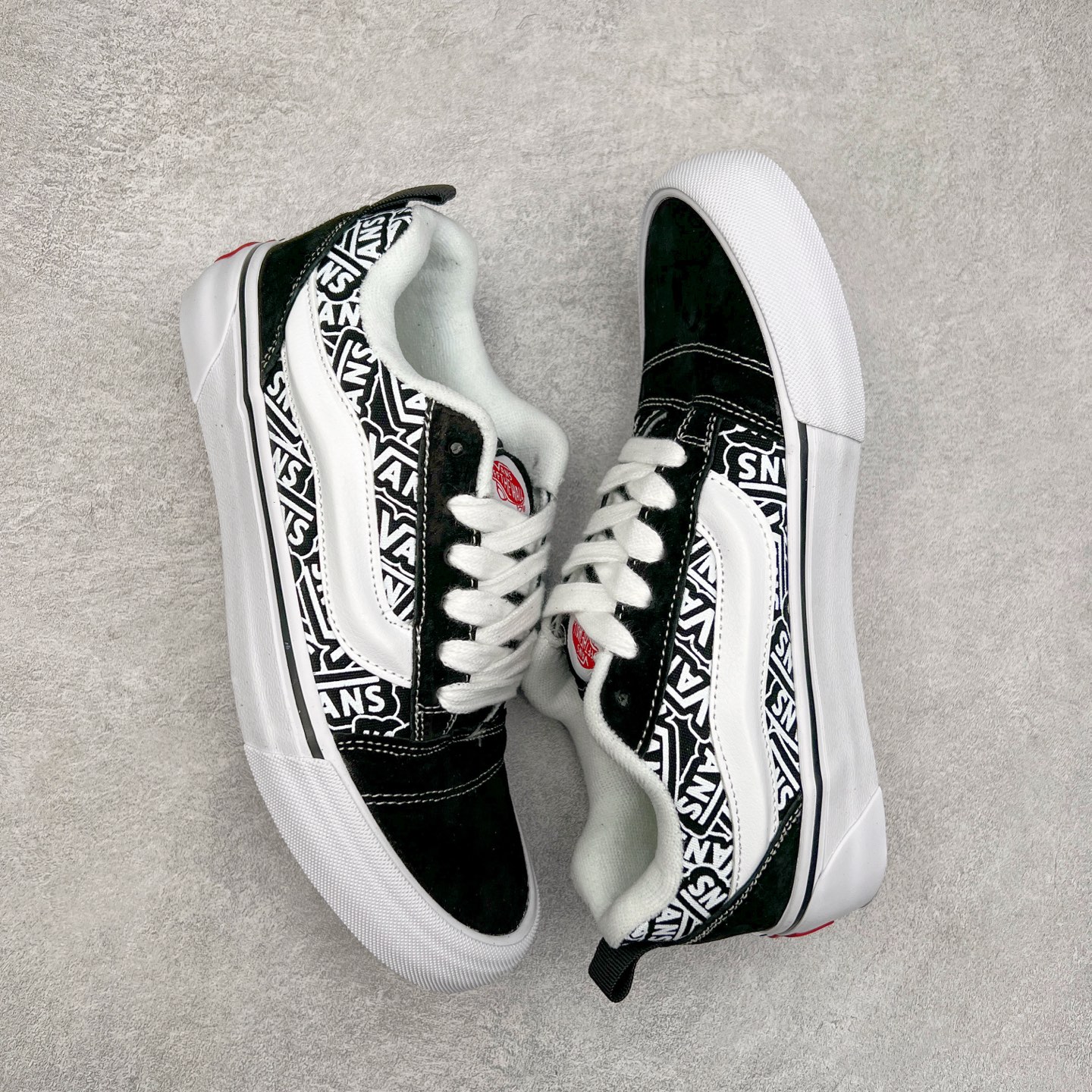 图片[3]-Vans Knu Skool 黑白涂鸦 舒适时尚防滑耐磨复古休闲面包鞋 大Logo可涂鸦面包鞋 随心所欲定制（涂抹后不接受退换） 尺码：35 36 36.5 37 38 38.5 39 40 40.5 41 42 42.5 43 44 45-选品中心