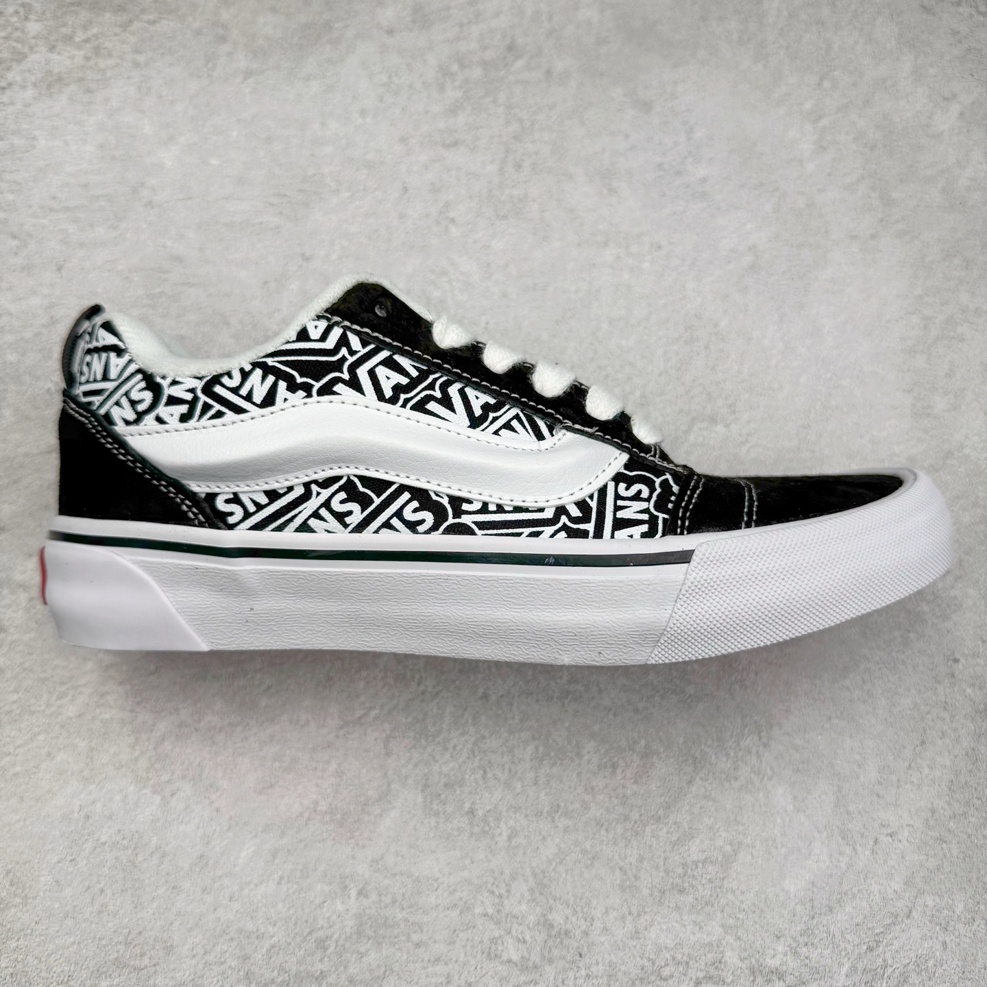 Vans Knu Skool 黑白涂鸦 舒适时尚防滑耐磨复古休闲面包鞋 大Logo可涂鸦面包鞋 随心所欲定制（涂抹后不接受退换） 尺码：35 36 36.5 37 38 38.5 39 40 40.5 41 42 42.5 43 44 45-选品中心