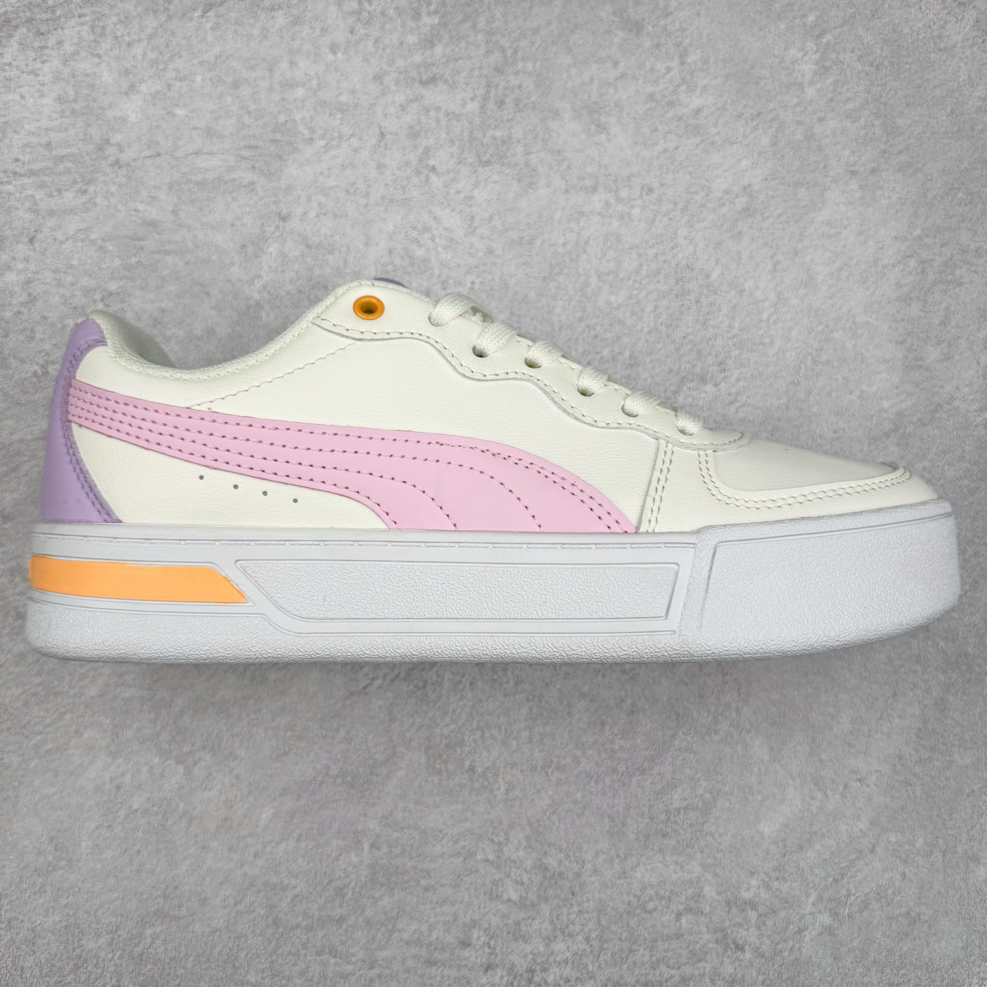 PUMA Skye 彪马皮革街头风防滑低帮板鞋 实拍调校N版已经零色差零失真 百分百还原实物色彩所见即所得 不存在货不对板色差等低级问题 选购参考实物拍摄 不混卖不参货 只用心做好货严格选品 承诺混一赔十 尺码:36 36.5 37.5 38 38.5 39 40 40.5 41 42 42.5 43 44 44.5 45-选品中心