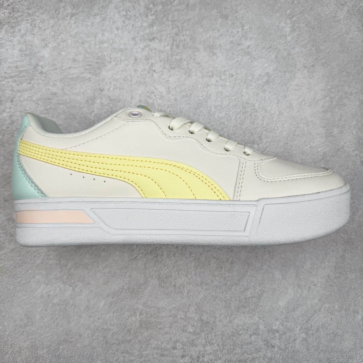 PUMA Skye 彪马皮革街头风防滑低帮板鞋 实拍调校N版已经零色差零失真 百分百还原实物色彩所见即所得 不存在货不对板色差等低级问题 选购参考实物拍摄 不混卖不参货 只用心做好货严格选品 承诺混一赔十 尺码:36 36.5 37.5 38 38.5 39 40 40.5 41 42 42.5 43 44 44.5 45-选品中心