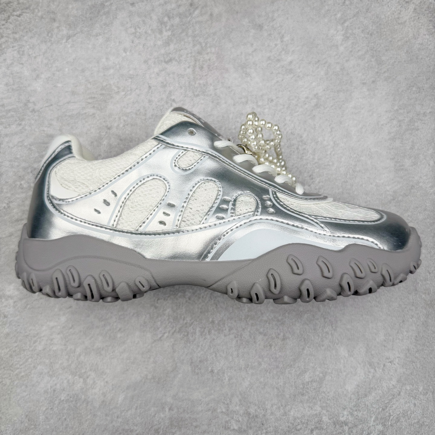 GG-CC Chunky Low 休闲运动老爹鞋 #广东大厂出品 完美细节 25ss早春新款 大长腿 时髦look轻松定格 不费力展现率性氛围 酷帅机能风不规则设计大底 GGcc杏银红色拼色造型设计 轻便舒适百搭 不管怎么搭都敲好看~尺码：35 36 37 38 39 40-选品中心