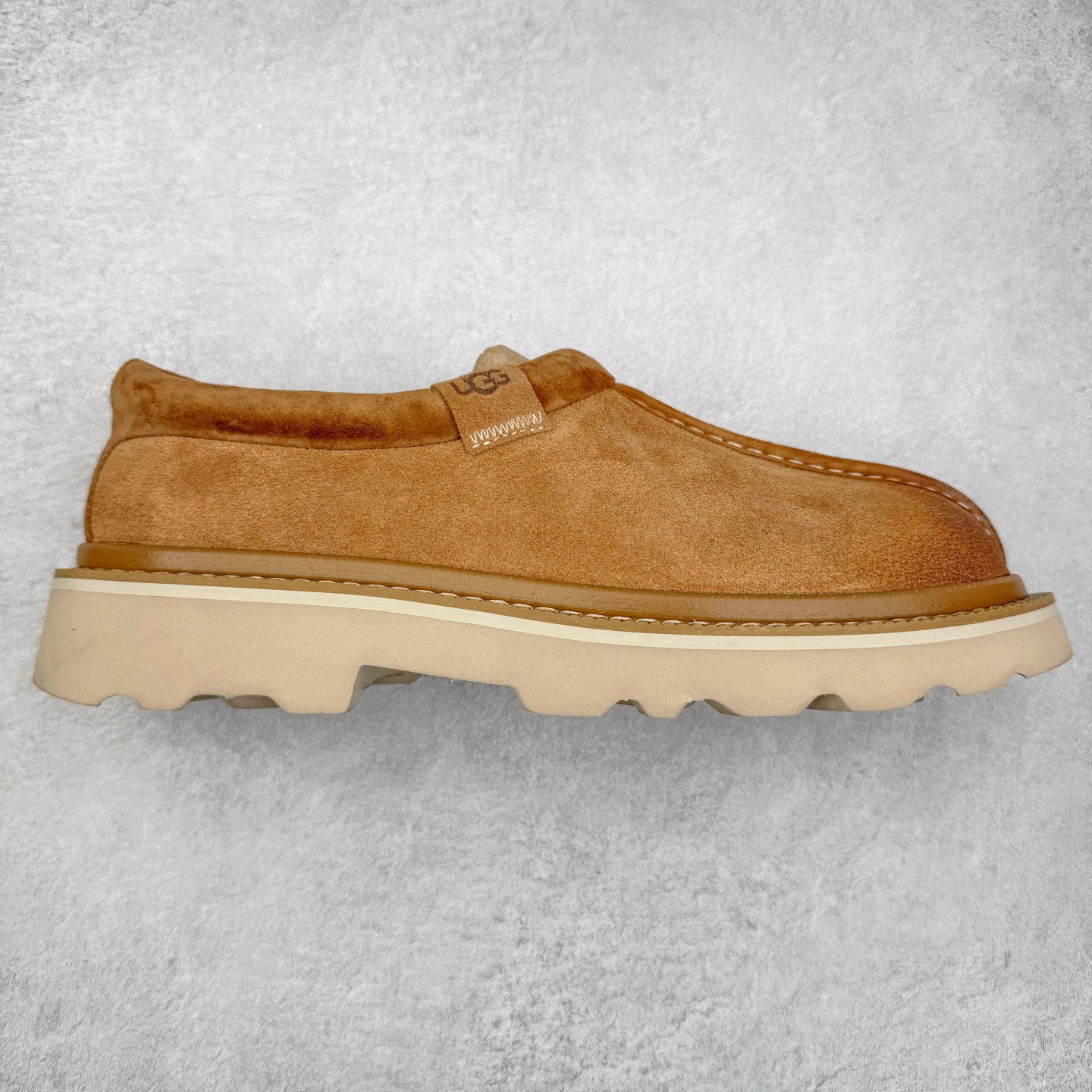 ＃SP原厂 UGG 6913 Tasman Lug 绒面革圆头轻盈低帮生活休闲鞋 全鞋采用ZP同厂 隆丰A级澳洲进口羊皮毛一体 品牌代工厂生产线 完全遵循ZP工艺流程 代工厂原厂版师 秉承无原鞋不开发选择 注重每一处细节 市面最正版型 TREADLITE\\\