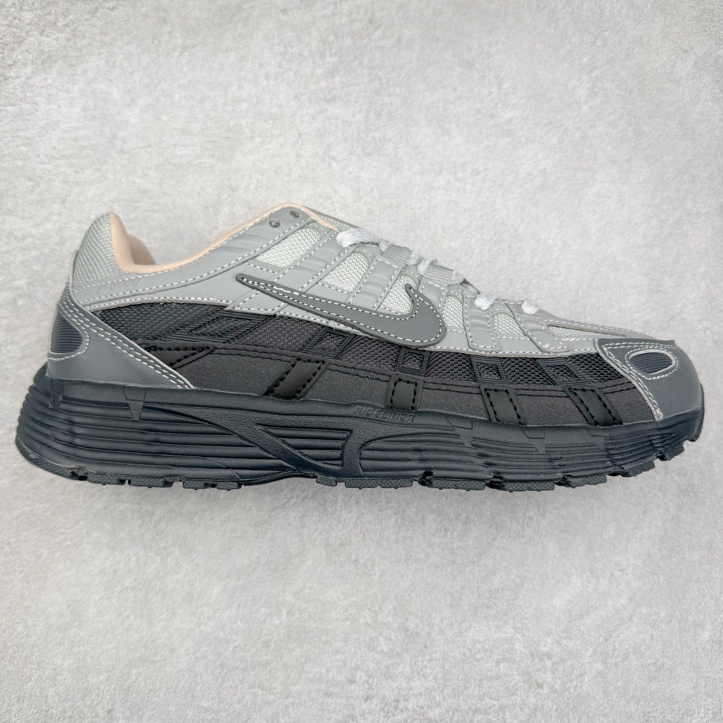 NK P-6000 系列低帮复古老爹风休闲运动舒适慢跑鞋 融合 Pegasus 过往运动鞋设计 助力 21 世纪早期跑步运动跃升时尚新高度 采用透气网眼布、运动风格线条和耐穿覆面 兼具吸睛外观和舒适感受 中底泡绵以田径赛道为灵感 打造厚实设计 缔造出众缓震性能 尺码:36 36.5 37.5 38 38.5 39 40 40.5 41 42 42.5 43 44 44.5 45-选品中心