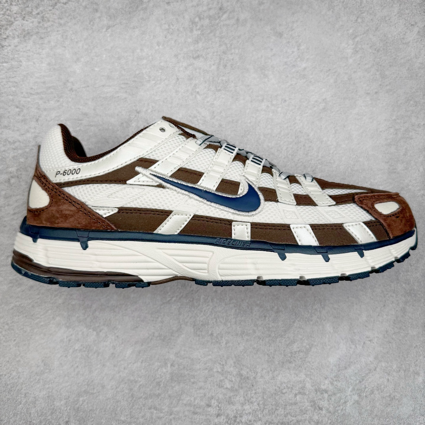 NK P-6000 系列低帮复古老爹风休闲运动舒适慢跑鞋 融合 Pegasus 过往运动鞋设计 助力 21 世纪早期跑步运动跃升时尚新高度 采用透气网眼布、运动风格线条和耐穿覆面 兼具吸睛外观和舒适感受 中底泡绵以田径赛道为灵感 打造厚实设计 缔造出众缓震性能 尺码:36 36.5 37.5 38 38.5 39 40 40.5 41 42 42.5 43 44 44.5 45-选品中心