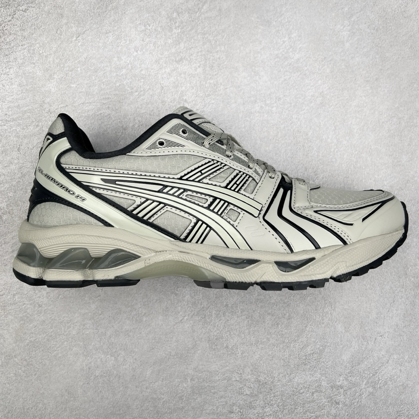 ＃特价福利 ASICS GEL-KAYANO 14 亚瑟士K14系列户外复古潮流百搭织物合成革缓震休闲跑步鞋 原装纸板楦头开发 独家私模五层组合大底 原厂定制缓震硅胶加持 原盒原配 官方四联吊牌 原装Ortholite轻量化鞋垫 设计师 Hidenori Yamashita 以「Flash」一词为灵感 创造出未来感金属色鞋面 改造升级内在性能 由内而外全面革新 为 GEL-KAYANO 家族传承及经典跑鞋文化的延续 创下里程碑式作品 K14跑鞋重新诠释了复古的跑步形状 并以其 2000 年代后期的美学理念重新铺装 银色与蓝色的鞋面极为高档 网面铺陈与鞋面、鞋头多处细节位增添了透气性 鞋后跟部中底上以及多密度耐磨鞋底增加了 GEL 缓震胶 提供高抗冲击性、缓冲性、可保护脚部免受地面冲击的影响 穿着舒适性十足 实拍调校N版已经零色差零失真 百分百还原实物色彩所见即所得 不存在货不对板色差等低级问题 选购参考实物拍摄 不混卖不参货 只用心做好货严格选品 承诺混一赔十 尺码：36 36.5 37.5 38 38.5 39 40 40.5 41 42 42.5 43 44 44.5 45-选品中心