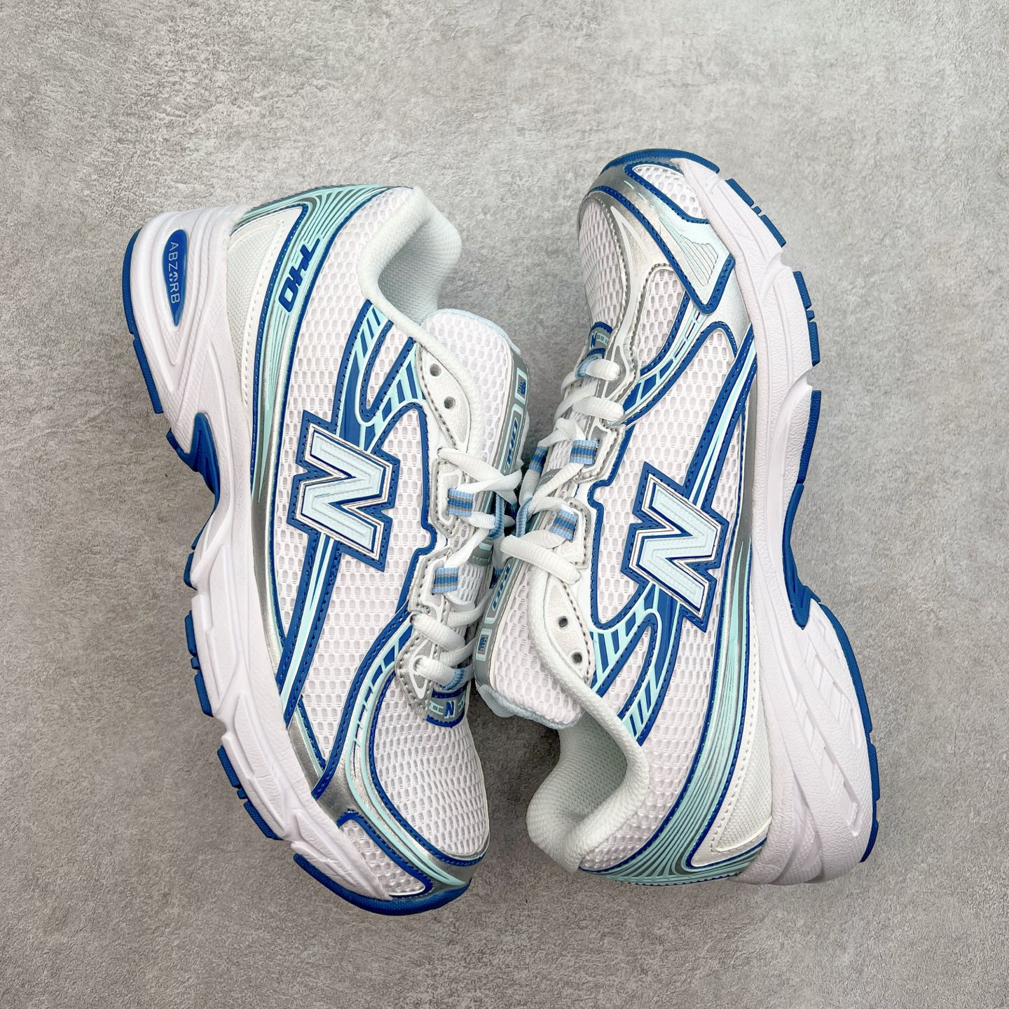 图片[3]-New Balance MR740 NB新百伦系列复古老爹风休闲运动慢跑鞋 采用轻质牛剖革拼接透气网眼衬垫织物鞋面材质 T-Beam大底提供足步弓支撑 保持步态稳定#后跟搭载外露缓震胶 鞋身整体以各种深浅不一的灰色覆盖 鞋头以淡蓝色调装饰，网眼衬垫通过不规律的色块实现做旧的美感 泛黄的鞋底更是进一步增添了复古气息 尺码：36 37 37.5 38 38.5 39.5 40 40.5 41.5 42 42.5 43 44 44.5 45-选品中心