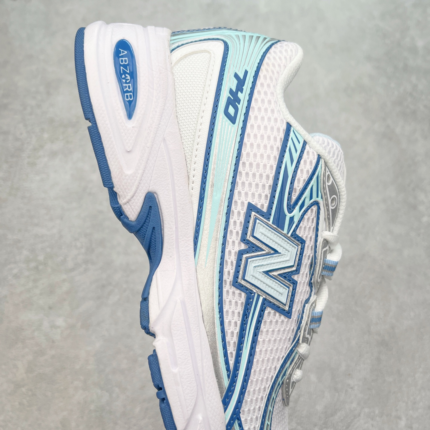 图片[6]-New Balance MR740 NB新百伦系列复古老爹风休闲运动慢跑鞋 采用轻质牛剖革拼接透气网眼衬垫织物鞋面材质 T-Beam大底提供足步弓支撑 保持步态稳定#后跟搭载外露缓震胶 鞋身整体以各种深浅不一的灰色覆盖 鞋头以淡蓝色调装饰，网眼衬垫通过不规律的色块实现做旧的美感 泛黄的鞋底更是进一步增添了复古气息 尺码：36 37 37.5 38 38.5 39.5 40 40.5 41.5 42 42.5 43 44 44.5 45-选品中心