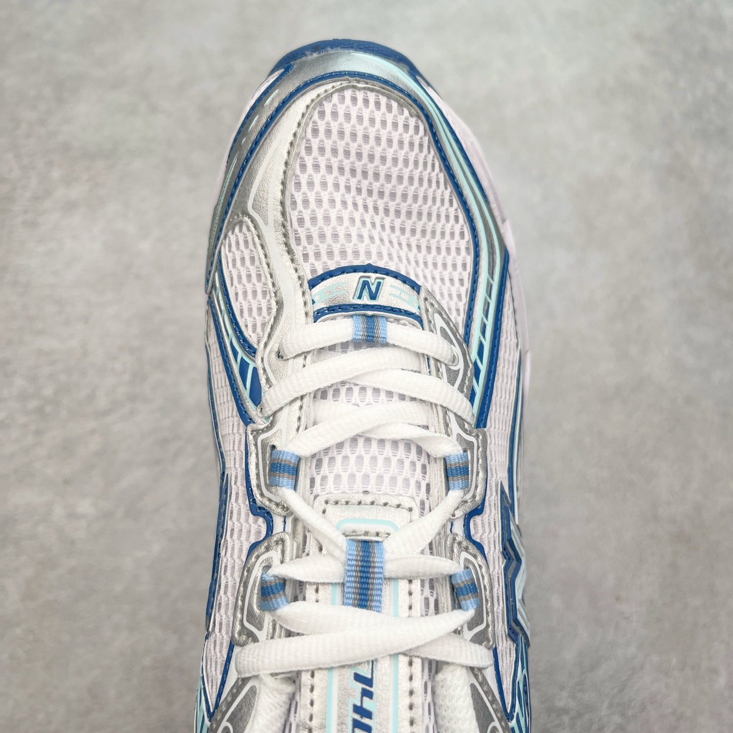 图片[4]-New Balance MR740 NB新百伦系列复古老爹风休闲运动慢跑鞋 采用轻质牛剖革拼接透气网眼衬垫织物鞋面材质 T-Beam大底提供足步弓支撑 保持步态稳定#后跟搭载外露缓震胶 鞋身整体以各种深浅不一的灰色覆盖 鞋头以淡蓝色调装饰，网眼衬垫通过不规律的色块实现做旧的美感 泛黄的鞋底更是进一步增添了复古气息 尺码：36 37 37.5 38 38.5 39.5 40 40.5 41.5 42 42.5 43 44 44.5 45-选品中心