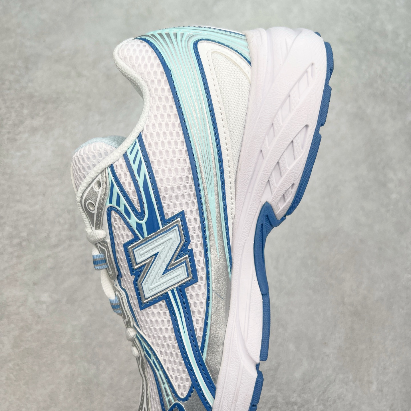 图片[7]-New Balance MR740 NB新百伦系列复古老爹风休闲运动慢跑鞋 采用轻质牛剖革拼接透气网眼衬垫织物鞋面材质 T-Beam大底提供足步弓支撑 保持步态稳定#后跟搭载外露缓震胶 鞋身整体以各种深浅不一的灰色覆盖 鞋头以淡蓝色调装饰，网眼衬垫通过不规律的色块实现做旧的美感 泛黄的鞋底更是进一步增添了复古气息 尺码：36 37 37.5 38 38.5 39.5 40 40.5 41.5 42 42.5 43 44 44.5 45-选品中心