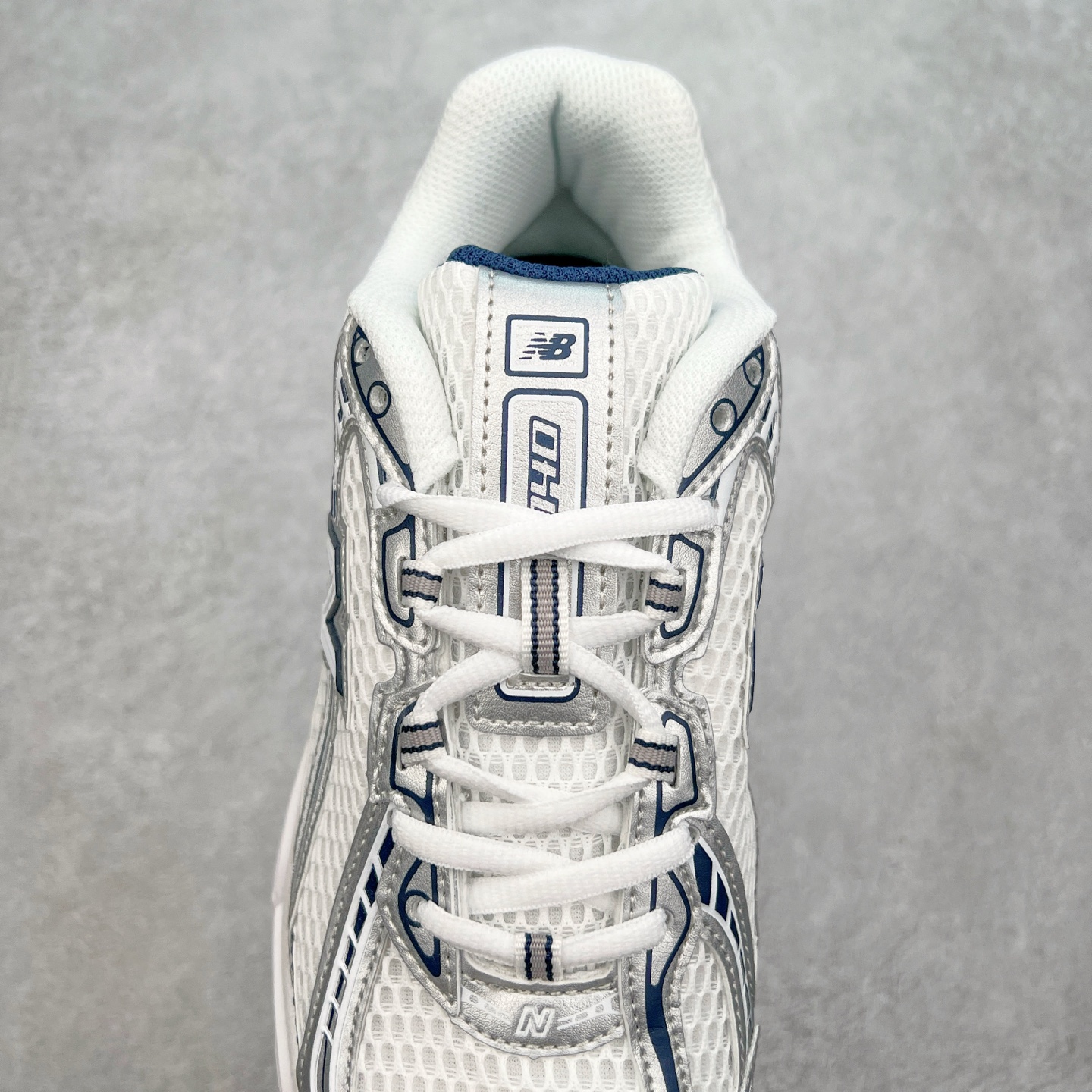 图片[5]-New Balance MR740 NB新百伦系列复古老爹风休闲运动慢跑鞋 采用轻质牛剖革拼接透气网眼衬垫织物鞋面材质 T-Beam大底提供足步弓支撑 保持步态稳定#后跟搭载外露缓震胶 鞋身整体以各种深浅不一的灰色覆盖 鞋头以淡蓝色调装饰，网眼衬垫通过不规律的色块实现做旧的美感 泛黄的鞋底更是进一步增添了复古气息 尺码：36 37 37.5 38 38.5 39.5 40 40.5 41.5 42 42.5 43 44 44.5 45-选品中心