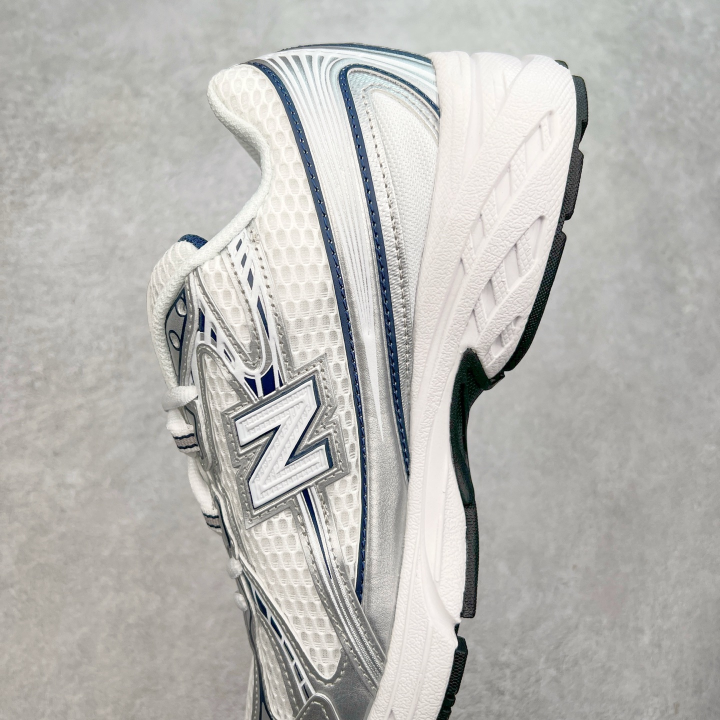 图片[7]-New Balance MR740 NB新百伦系列复古老爹风休闲运动慢跑鞋 采用轻质牛剖革拼接透气网眼衬垫织物鞋面材质 T-Beam大底提供足步弓支撑 保持步态稳定#后跟搭载外露缓震胶 鞋身整体以各种深浅不一的灰色覆盖 鞋头以淡蓝色调装饰，网眼衬垫通过不规律的色块实现做旧的美感 泛黄的鞋底更是进一步增添了复古气息 尺码：36 37 37.5 38 38.5 39.5 40 40.5 41.5 42 42.5 43 44 44.5 45-选品中心