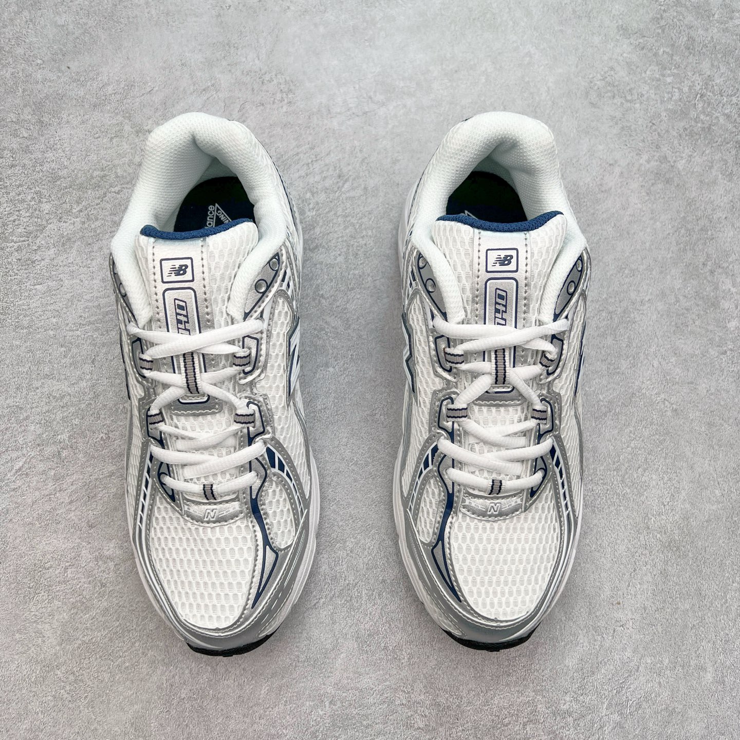 图片[2]-New Balance MR740 NB新百伦系列复古老爹风休闲运动慢跑鞋 采用轻质牛剖革拼接透气网眼衬垫织物鞋面材质 T-Beam大底提供足步弓支撑 保持步态稳定#后跟搭载外露缓震胶 鞋身整体以各种深浅不一的灰色覆盖 鞋头以淡蓝色调装饰，网眼衬垫通过不规律的色块实现做旧的美感 泛黄的鞋底更是进一步增添了复古气息 尺码：36 37 37.5 38 38.5 39.5 40 40.5 41.5 42 42.5 43 44 44.5 45-选品中心