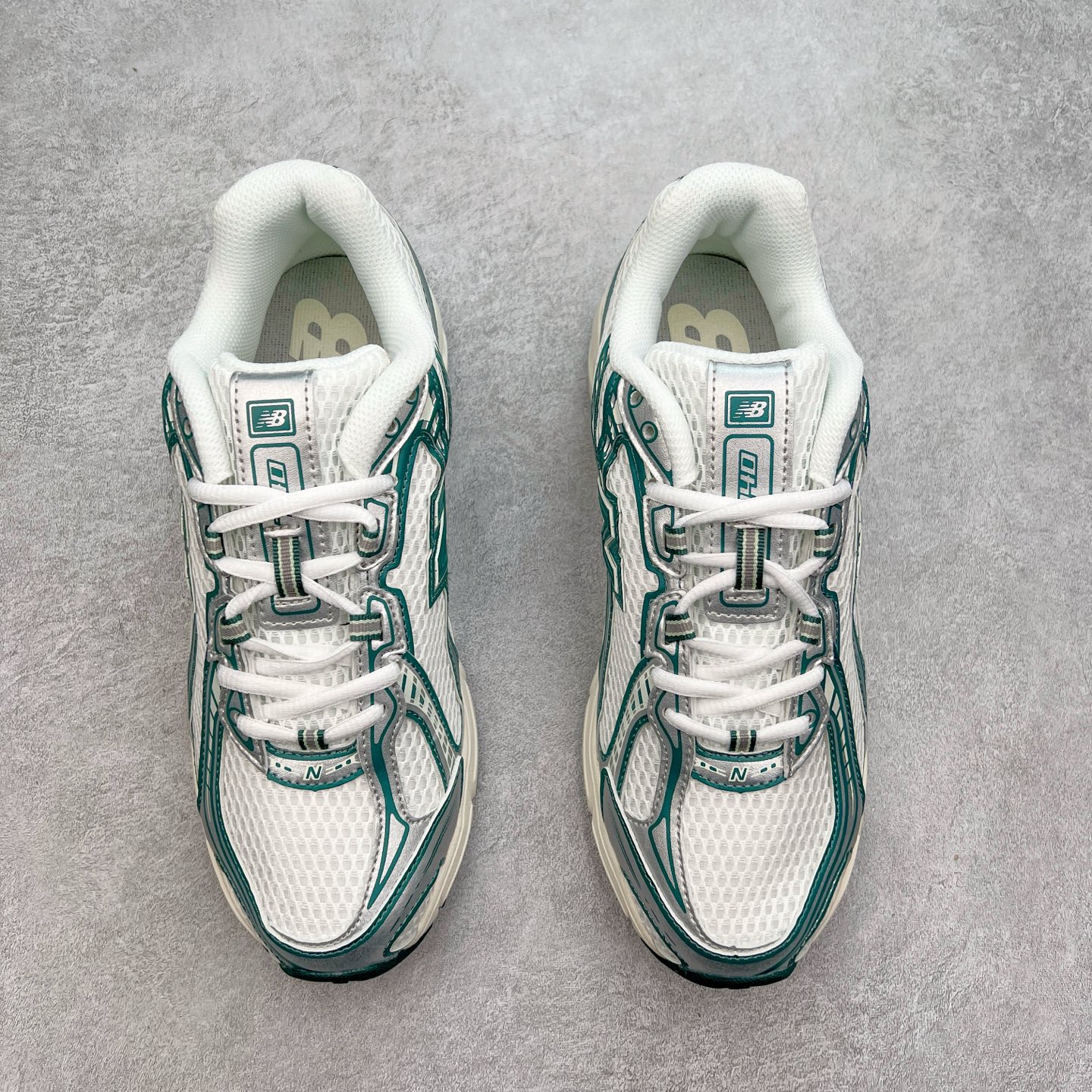 图片[2]-＃福利特价 New Balance MR740 NB新百伦系列复古老爹风休闲运动慢跑鞋 采用轻质牛剖革拼接透气网眼衬垫织物鞋面材质 T-Beam大底提供足步弓支撑 保持步态稳定#后跟搭载外露缓震胶 鞋身整体以各种深浅不一的灰色覆盖 鞋头以淡蓝色调装饰，网眼衬垫通过不规律的色块实现做旧的美感 泛黄的鞋底更是进一步增添了复古气息 尺码：36 37 37.5 38 38.5 39.5 40 40.5 41.5 42 42.5 43 44 45-选品中心