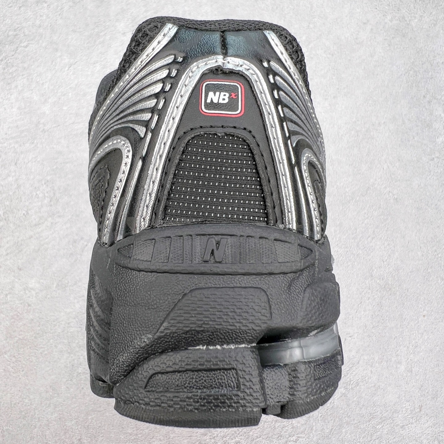 图片[8]-New Balance MR740 NB新百伦系列复古老爹风休闲运动慢跑鞋 采用轻质牛剖革拼接透气网眼衬垫织物鞋面材质 T-Beam大底提供足步弓支撑 保持步态稳定#后跟搭载外露缓震胶 鞋身整体以各种深浅不一的灰色覆盖 鞋头以淡蓝色调装饰，网眼衬垫通过不规律的色块实现做旧的美感 泛黄的鞋底更是进一步增添了复古气息 尺码：36 37 37.5 38 38.5 39.5 40 40.5 41.5 42 42.5 43 44 44.5 45-选品中心