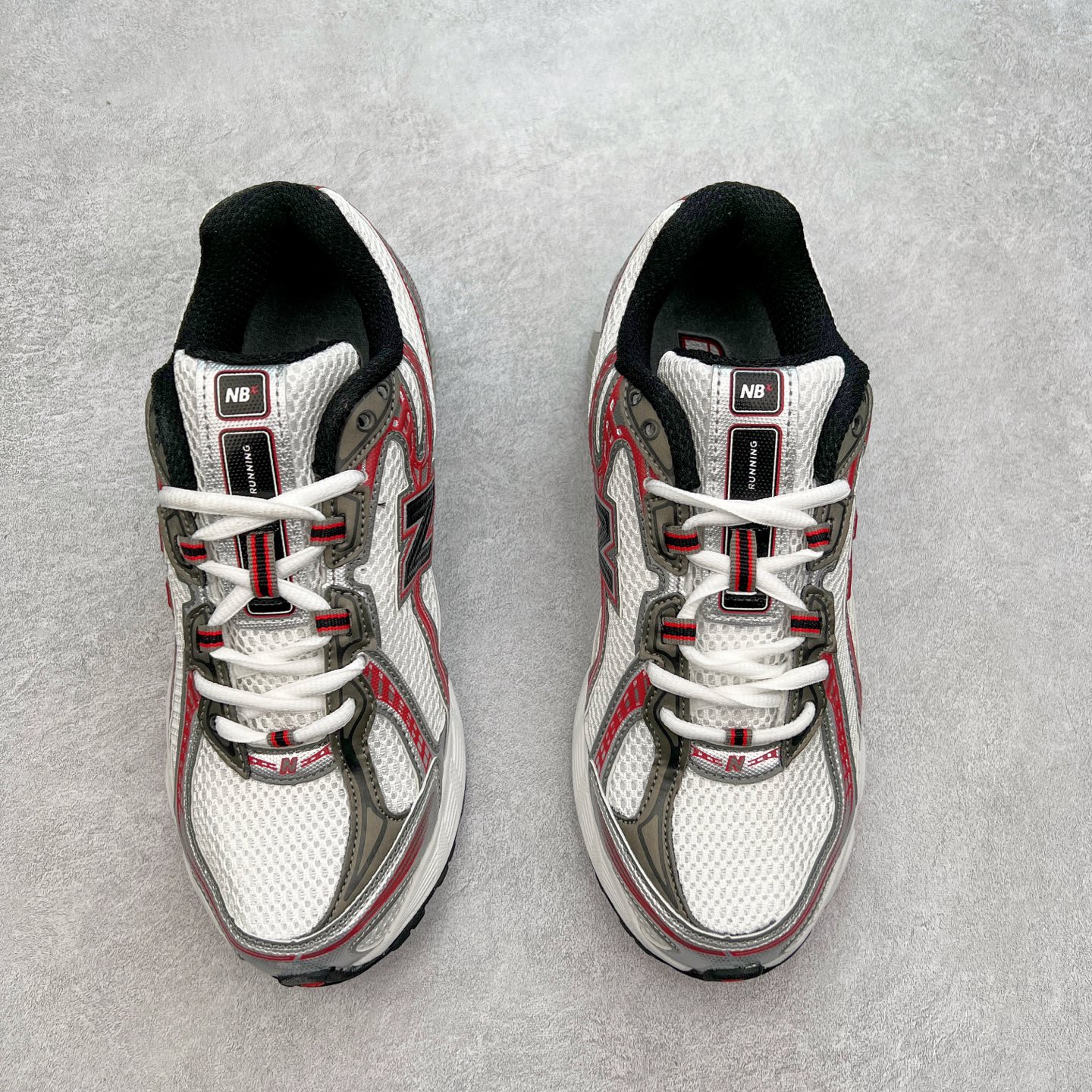 图片[2]-New Balance MR740 NB新百伦系列复古老爹风休闲运动慢跑鞋 采用轻质牛剖革拼接透气网眼衬垫织物鞋面材质 T-Beam大底提供足步弓支撑 保持步态稳定#后跟搭载外露缓震胶 鞋身整体以各种深浅不一的灰色覆盖 鞋头以淡蓝色调装饰，网眼衬垫通过不规律的色块实现做旧的美感 泛黄的鞋底更是进一步增添了复古气息 尺码：36 37 37.5 38 38.5 39.5 40 40.5 41.5 42 42.5 43 44 44.5 45-选品中心