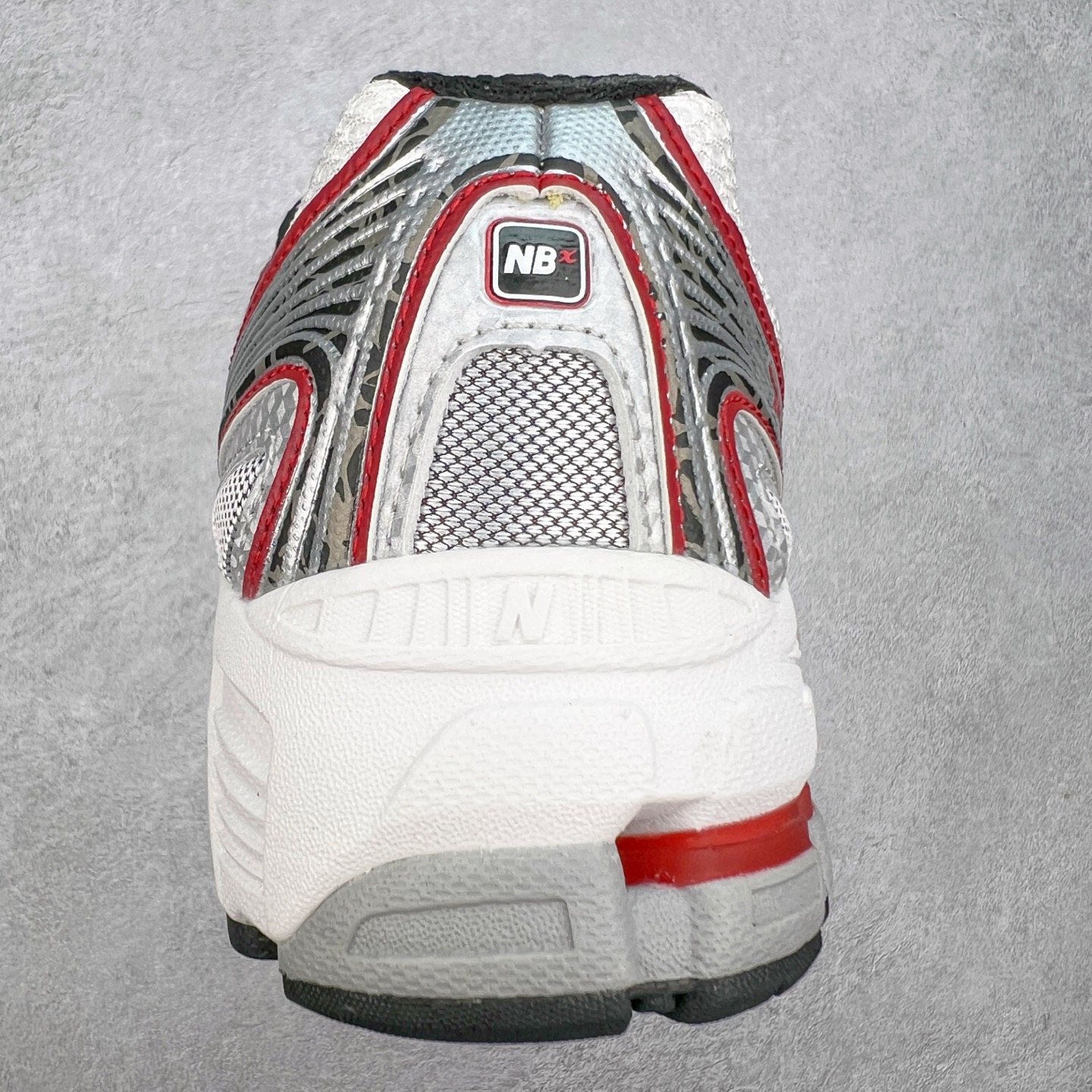 图片[8]-New Balance MR740 NB新百伦系列复古老爹风休闲运动慢跑鞋 采用轻质牛剖革拼接透气网眼衬垫织物鞋面材质 T-Beam大底提供足步弓支撑 保持步态稳定#后跟搭载外露缓震胶 鞋身整体以各种深浅不一的灰色覆盖 鞋头以淡蓝色调装饰，网眼衬垫通过不规律的色块实现做旧的美感 泛黄的鞋底更是进一步增添了复古气息 尺码：36 37 37.5 38 38.5 39.5 40 40.5 41.5 42 42.5 43 44 44.5 45-选品中心