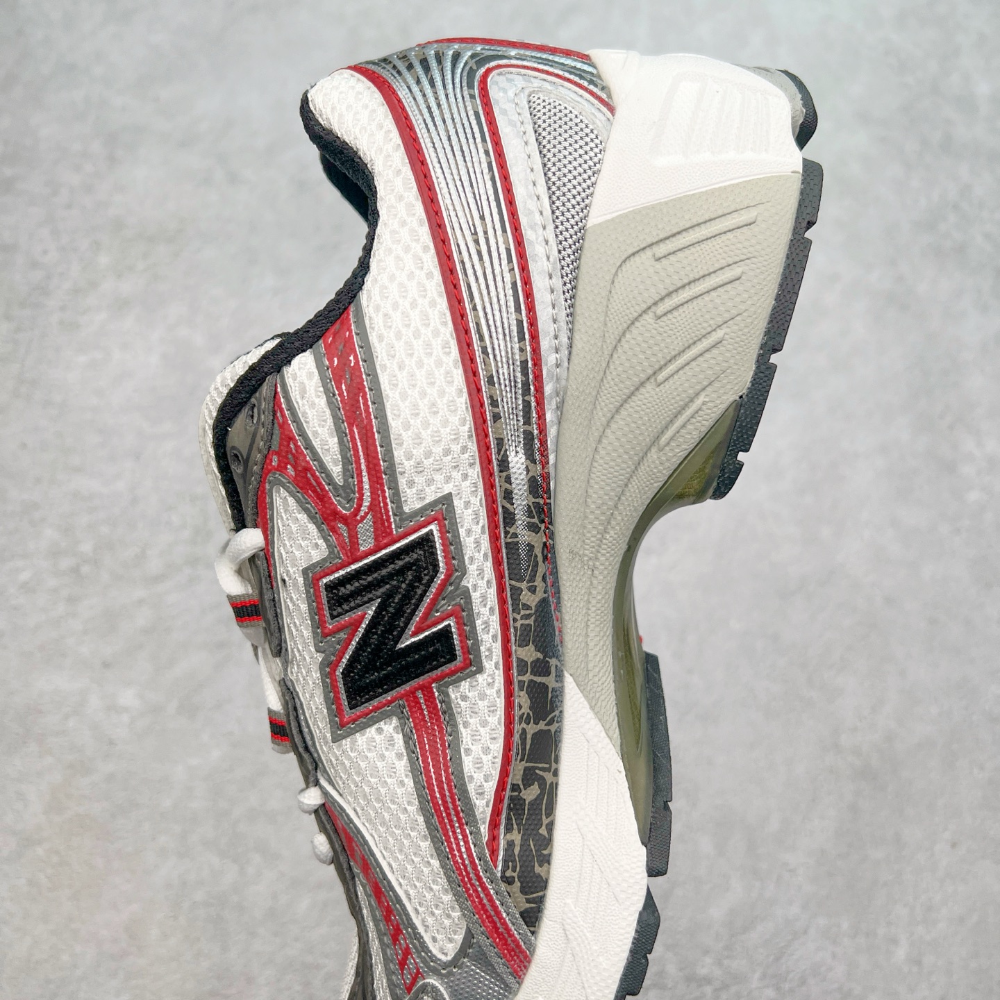 图片[7]-New Balance MR740 NB新百伦系列复古老爹风休闲运动慢跑鞋 采用轻质牛剖革拼接透气网眼衬垫织物鞋面材质 T-Beam大底提供足步弓支撑 保持步态稳定#后跟搭载外露缓震胶 鞋身整体以各种深浅不一的灰色覆盖 鞋头以淡蓝色调装饰，网眼衬垫通过不规律的色块实现做旧的美感 泛黄的鞋底更是进一步增添了复古气息 尺码：36 37 37.5 38 38.5 39.5 40 40.5 41.5 42 42.5 43 44 44.5 45-选品中心