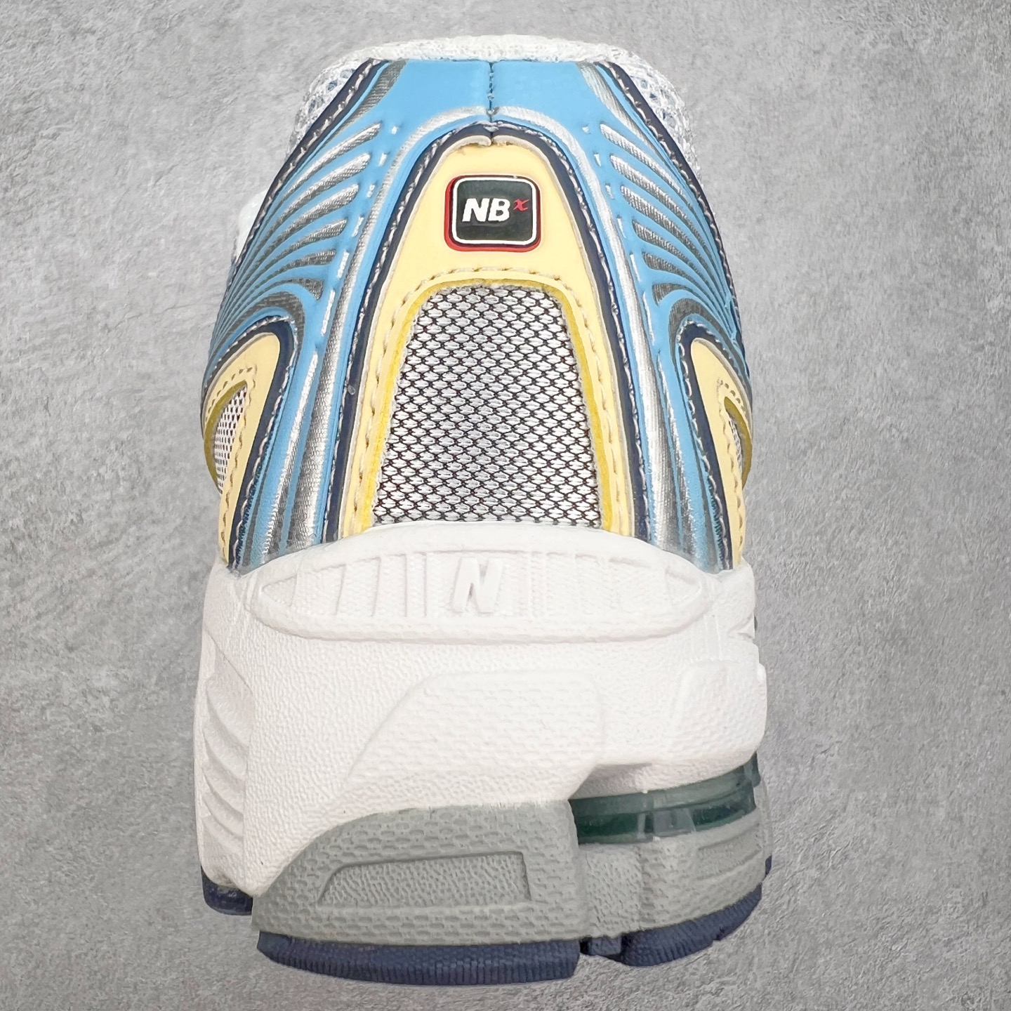 图片[8]-New Balance MR740 NB新百伦系列复古老爹风休闲运动慢跑鞋 采用轻质牛剖革拼接透气网眼衬垫织物鞋面材质 T-Beam大底提供足步弓支撑 保持步态稳定#后跟搭载外露缓震胶 鞋身整体以各种深浅不一的灰色覆盖 鞋头以淡蓝色调装饰，网眼衬垫通过不规律的色块实现做旧的美感 泛黄的鞋底更是进一步增添了复古气息 尺码：36 37 37.5 38 38.5 39.5 40 40.5 41.5 42 42.5 43 44 44.5 45-选品中心