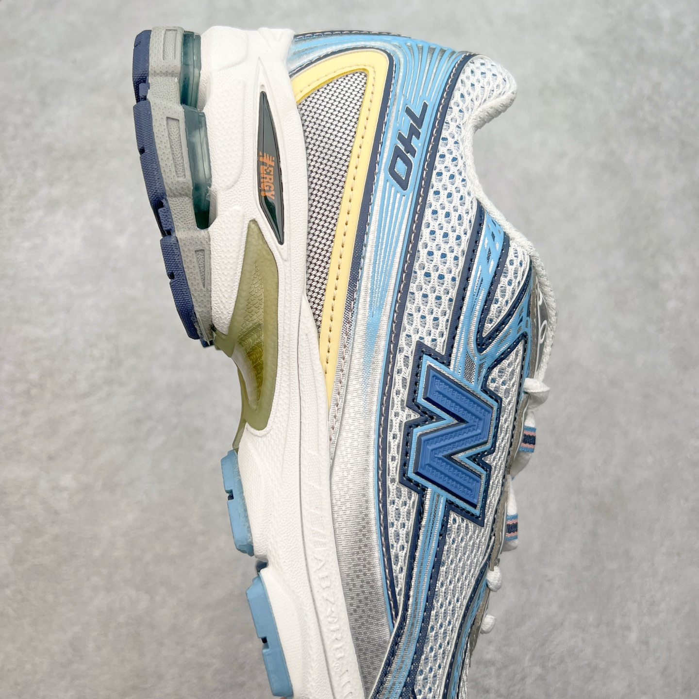 图片[6]-New Balance MR740 NB新百伦系列复古老爹风休闲运动慢跑鞋 采用轻质牛剖革拼接透气网眼衬垫织物鞋面材质 T-Beam大底提供足步弓支撑 保持步态稳定#后跟搭载外露缓震胶 鞋身整体以各种深浅不一的灰色覆盖 鞋头以淡蓝色调装饰，网眼衬垫通过不规律的色块实现做旧的美感 泛黄的鞋底更是进一步增添了复古气息 尺码：36 37 37.5 38 38.5 39.5 40 40.5 41.5 42 42.5 43 44 44.5 45-选品中心